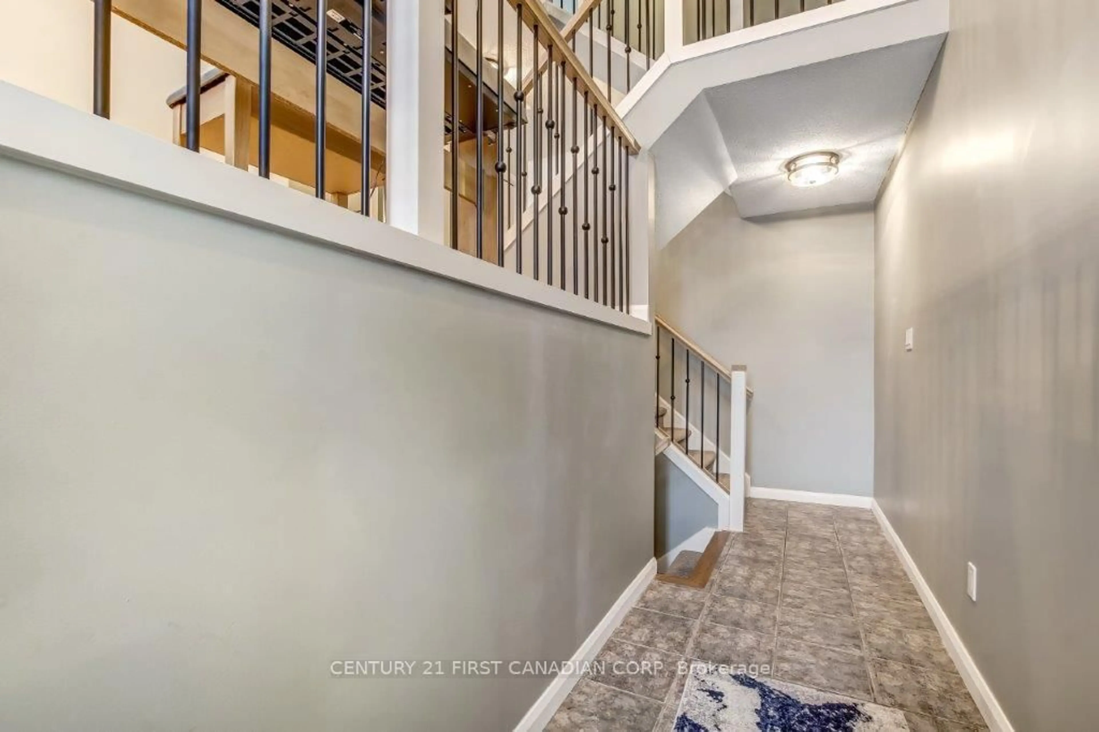 Unknown for 609 COLBORNE St #2, London East Ontario N6B 2V3