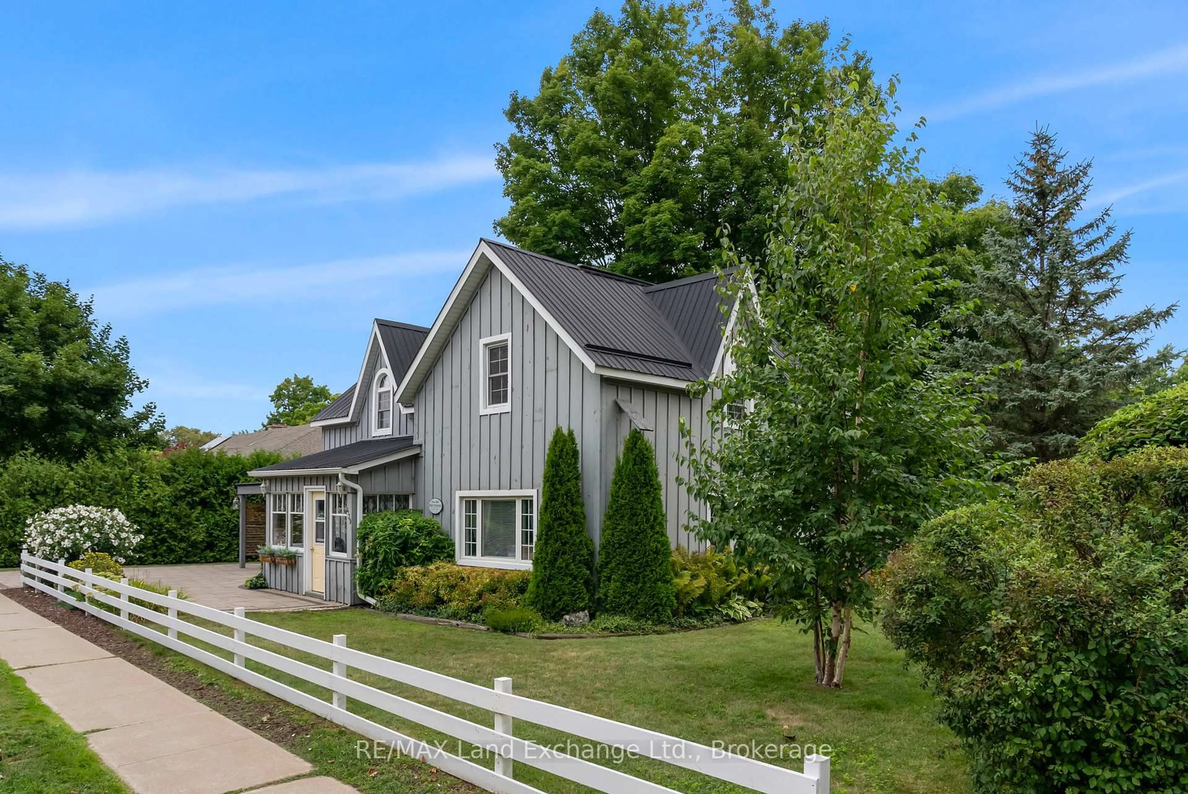 Home with vinyl exterior material, street for 439 Green St, Saugeen Shores Ontario N0H 2C0