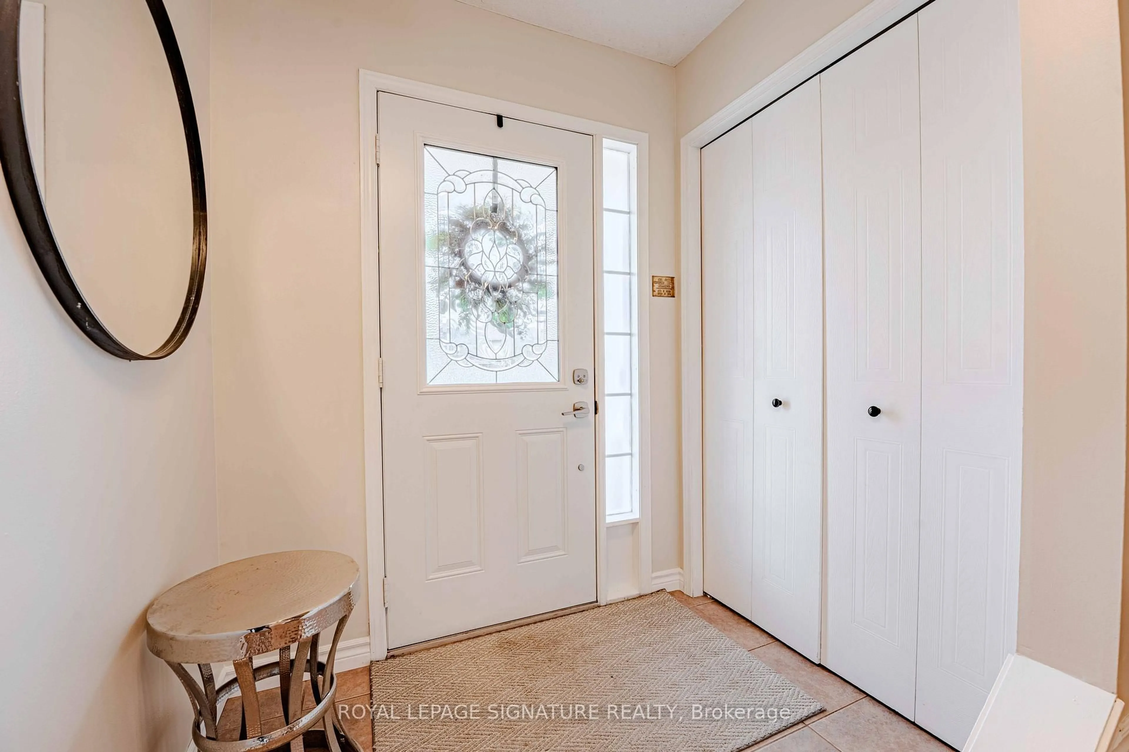 Indoor entryway for 22 Curzon Cres, Guelph Ontario N1K 1Z9