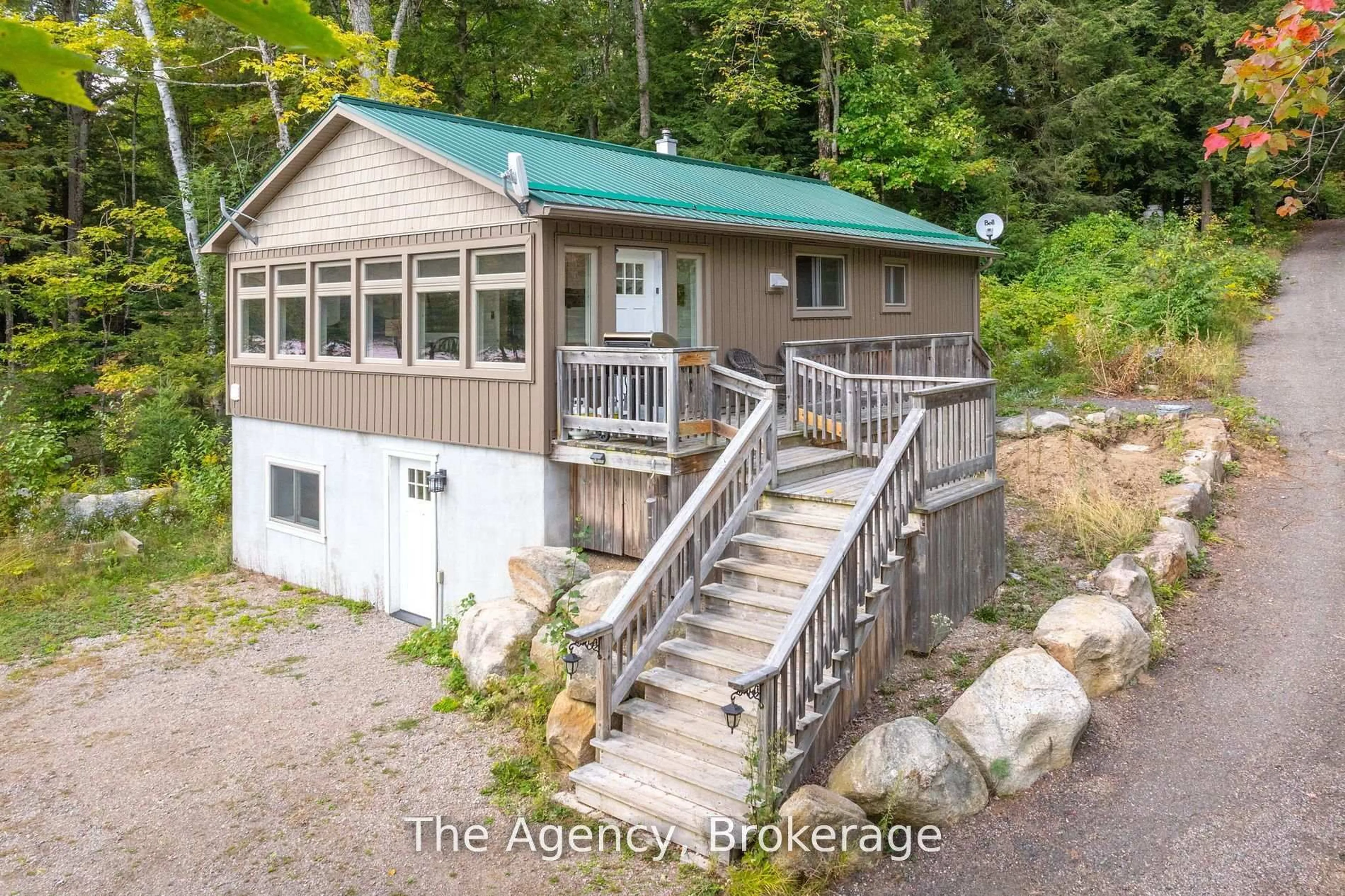 A pic from outside/outdoor area/front of a property/back of a property/a pic from drone, water/lake/river/ocean view for 1032 Lakeshore Dr, Bracebridge Ontario P1L 1X3