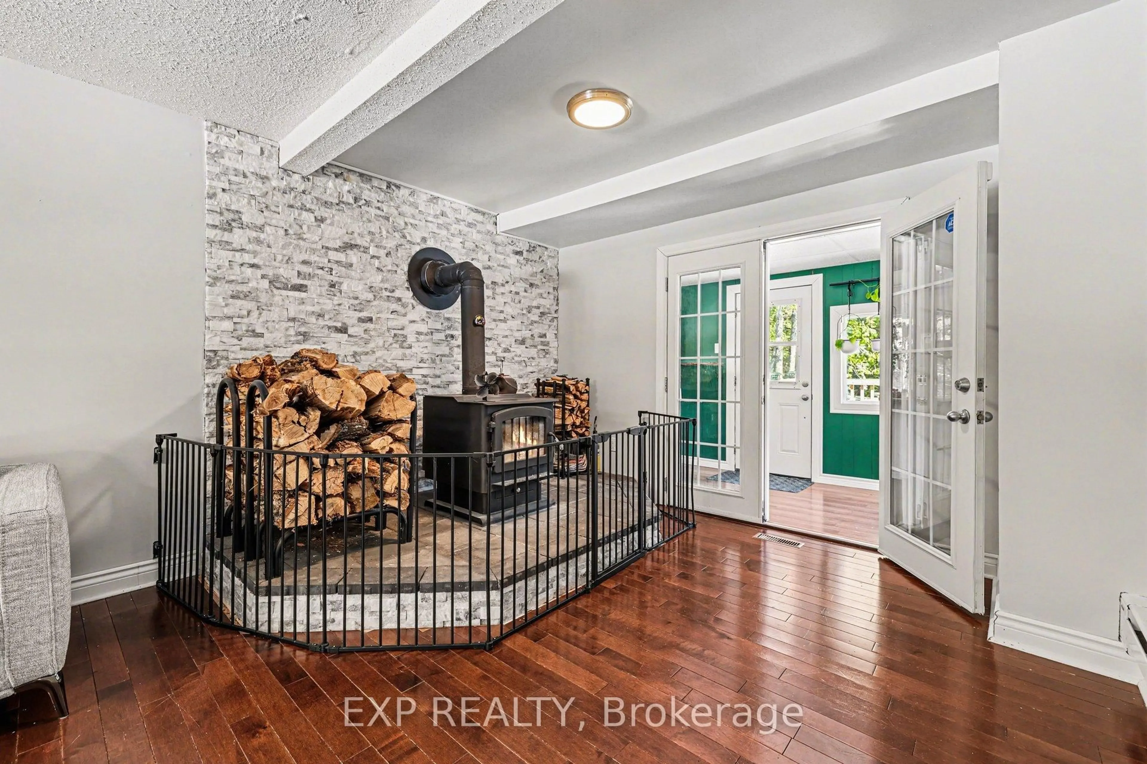 Indoor entryway for 4250 511 Highway, Lanark Ontario K0G 1K0