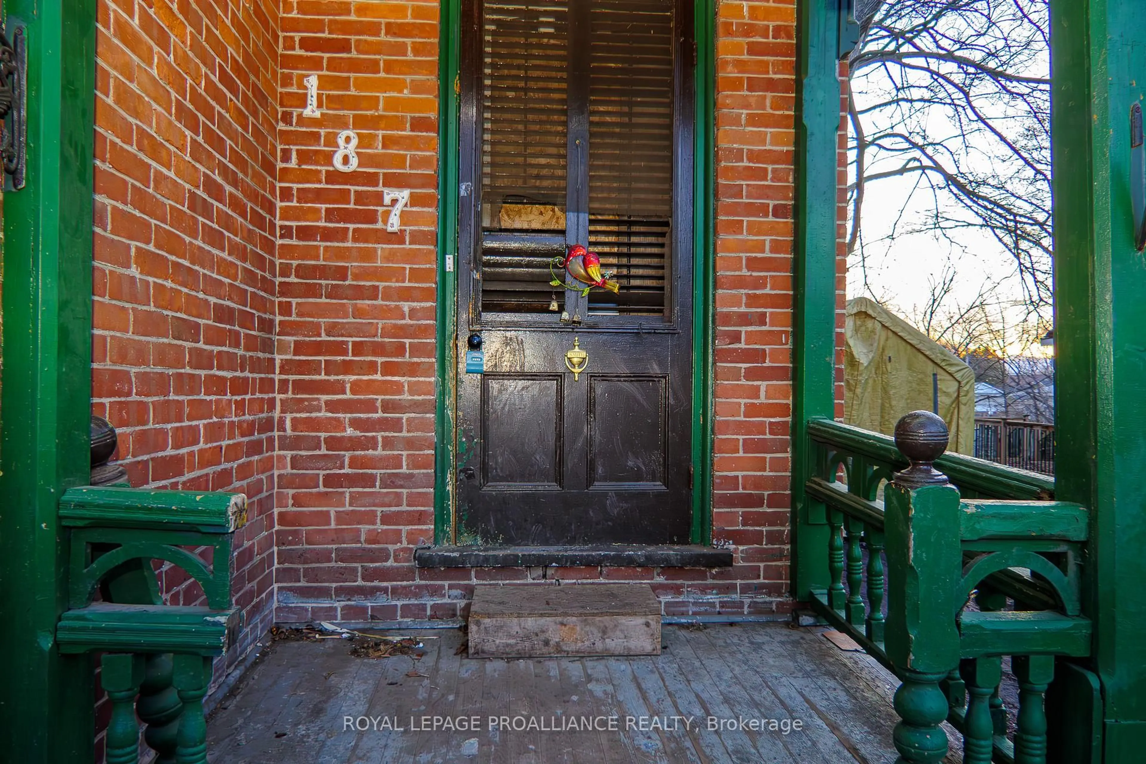 Indoor entryway for 187 St George St, Deseronto Ontario K0K 1X0
