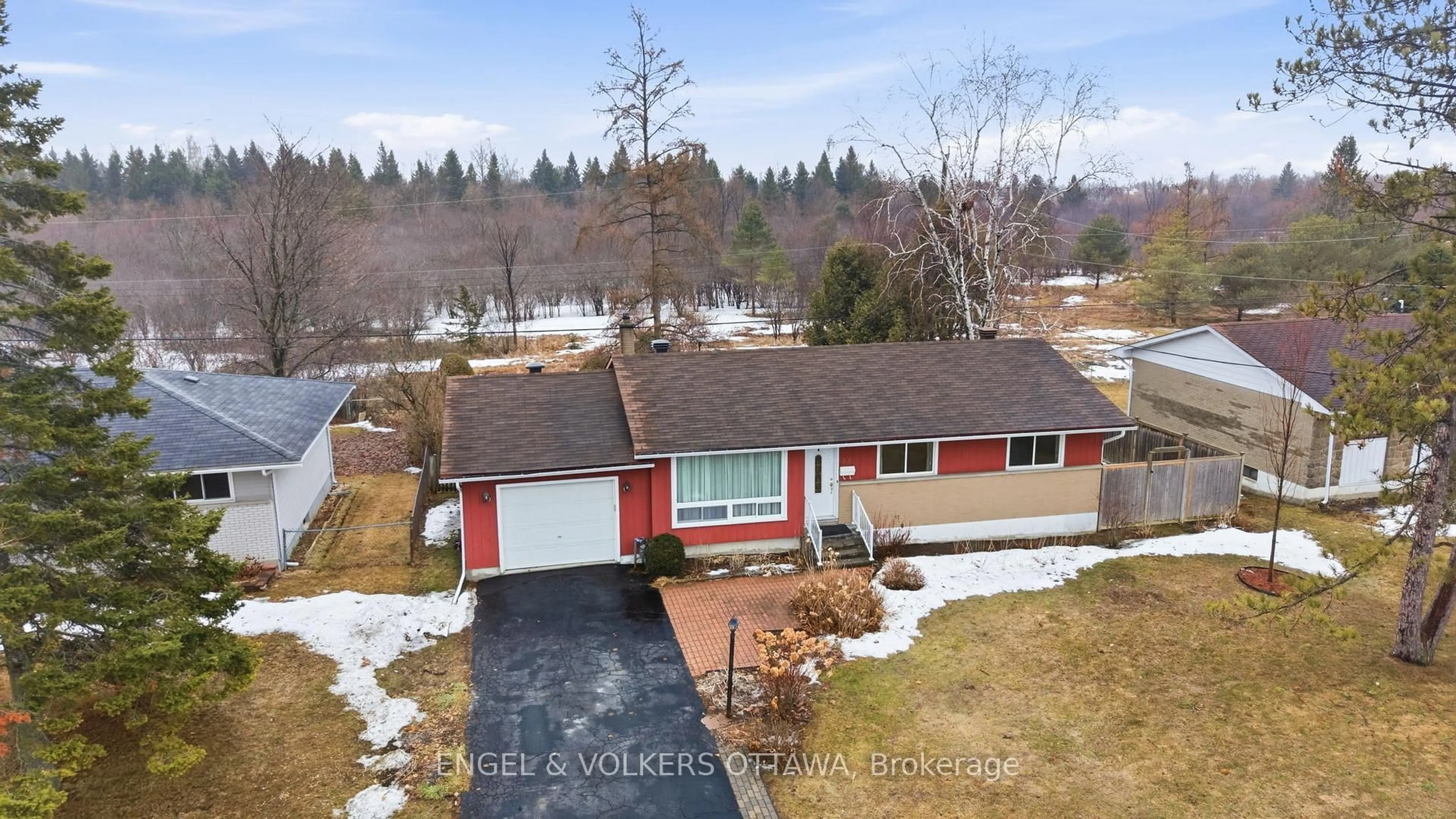 A pic from outside/outdoor area/front of a property/back of a property/a pic from drone, street for 22 Parkside Cres, Ottawa Ontario K2G 3B5