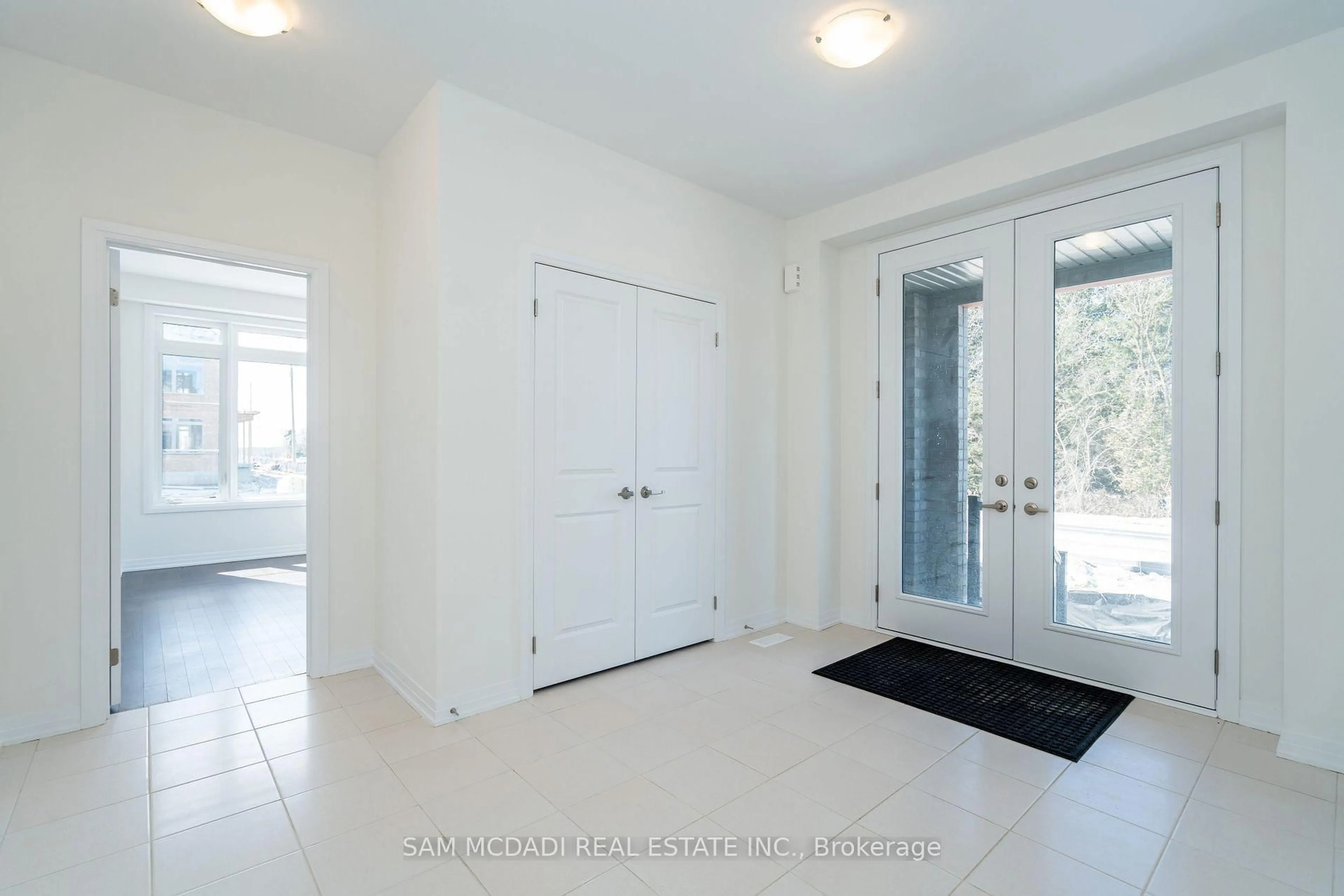 Indoor entryway for 3 Blain Dr, Hamilton Ontario L0R 1C0