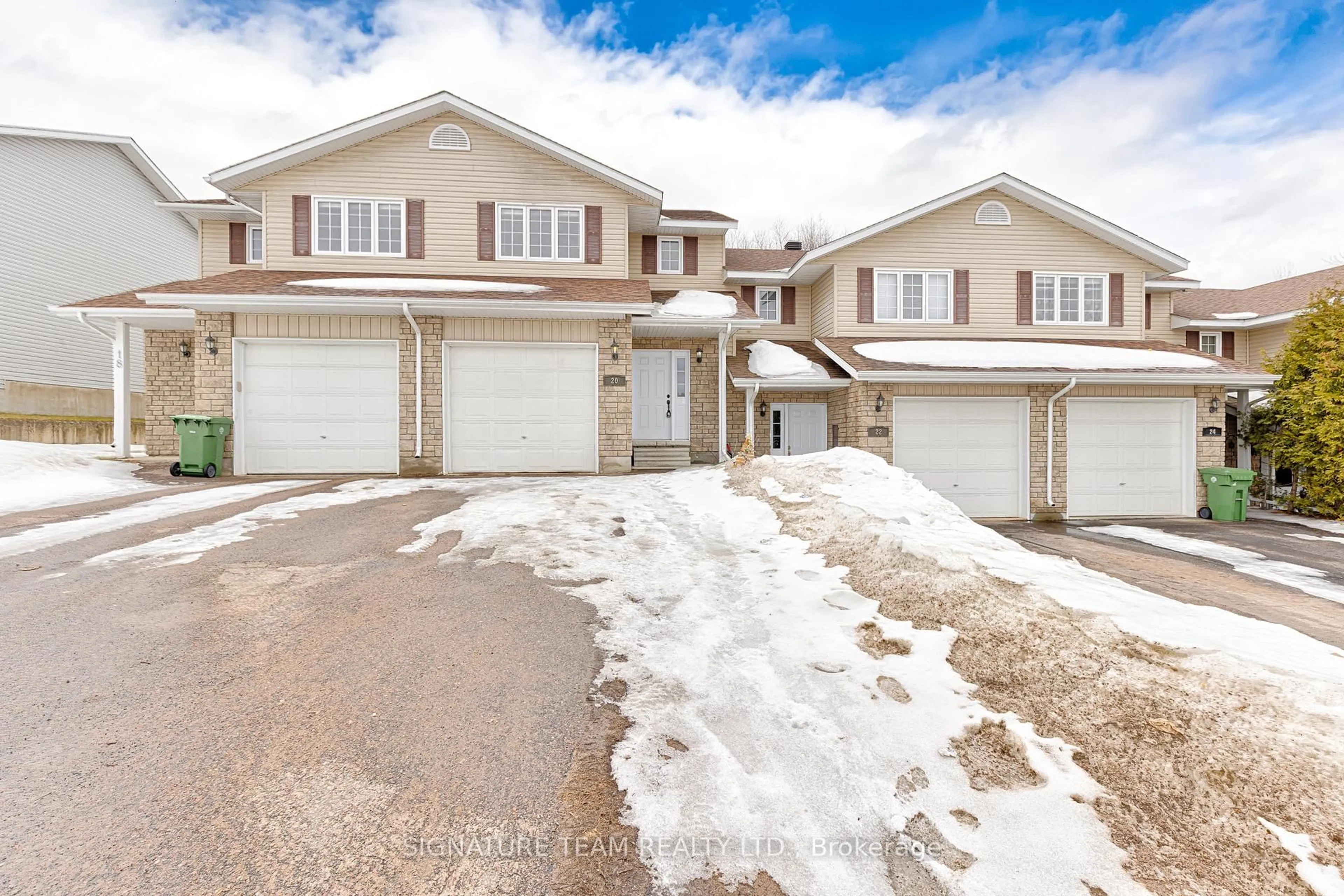 A pic from outside/outdoor area/front of a property/back of a property/a pic from drone, street for 20 Northbrook Rd, Petawawa Ontario K8H 3N4