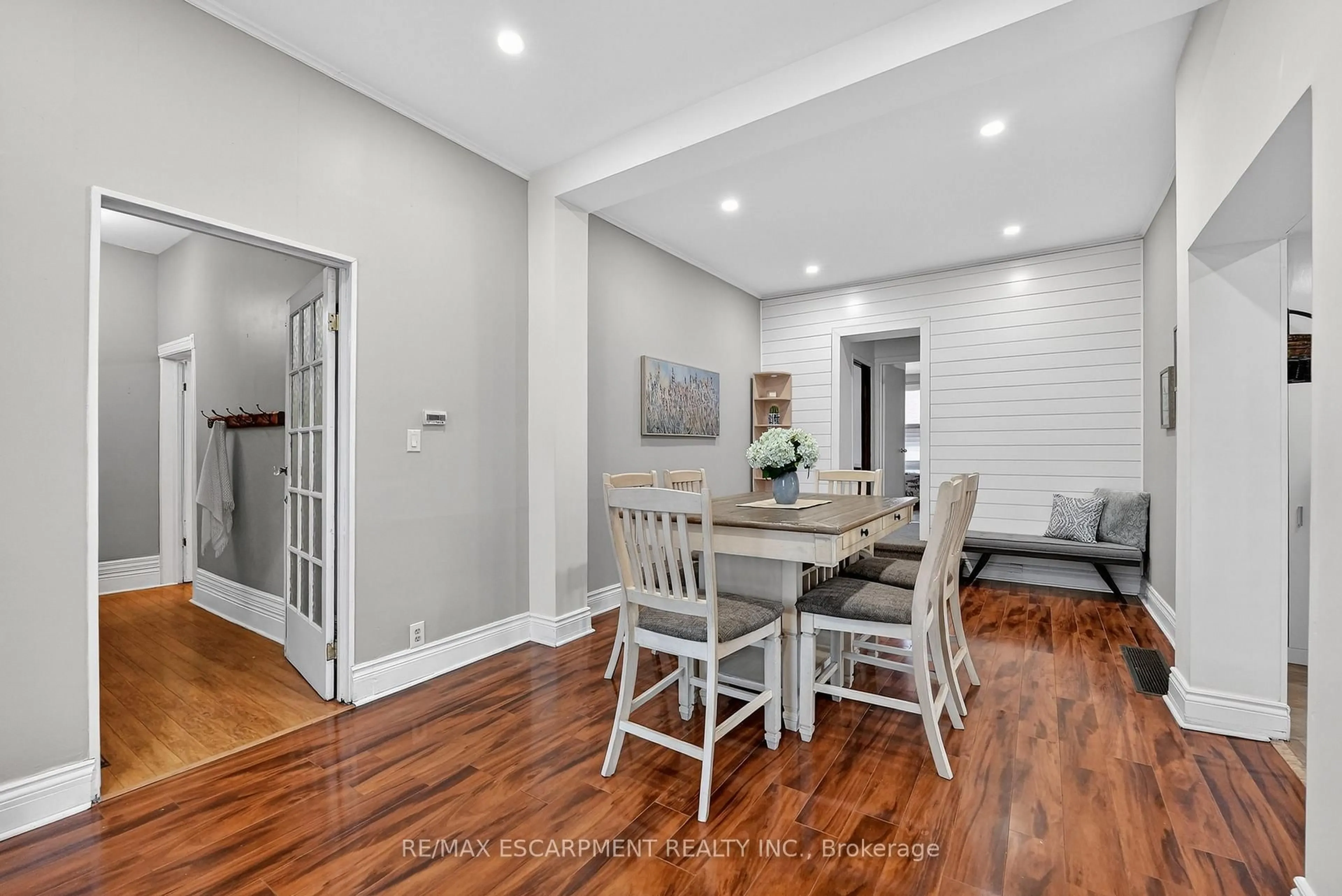 Open concept kitchen, unknown for 287 Main St, Grimsby Ontario L3M 1P9