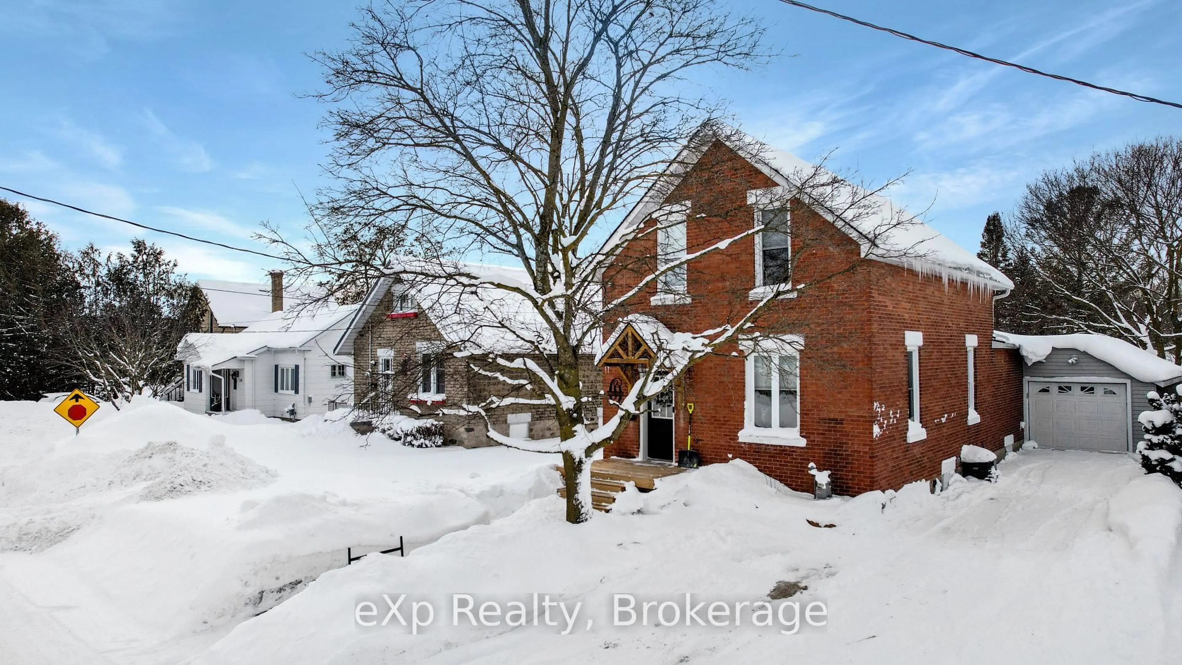 A pic from outside/outdoor area/front of a property/back of a property/a pic from drone, street for 588 12th Ave, Hanover Ontario N4N 2V6