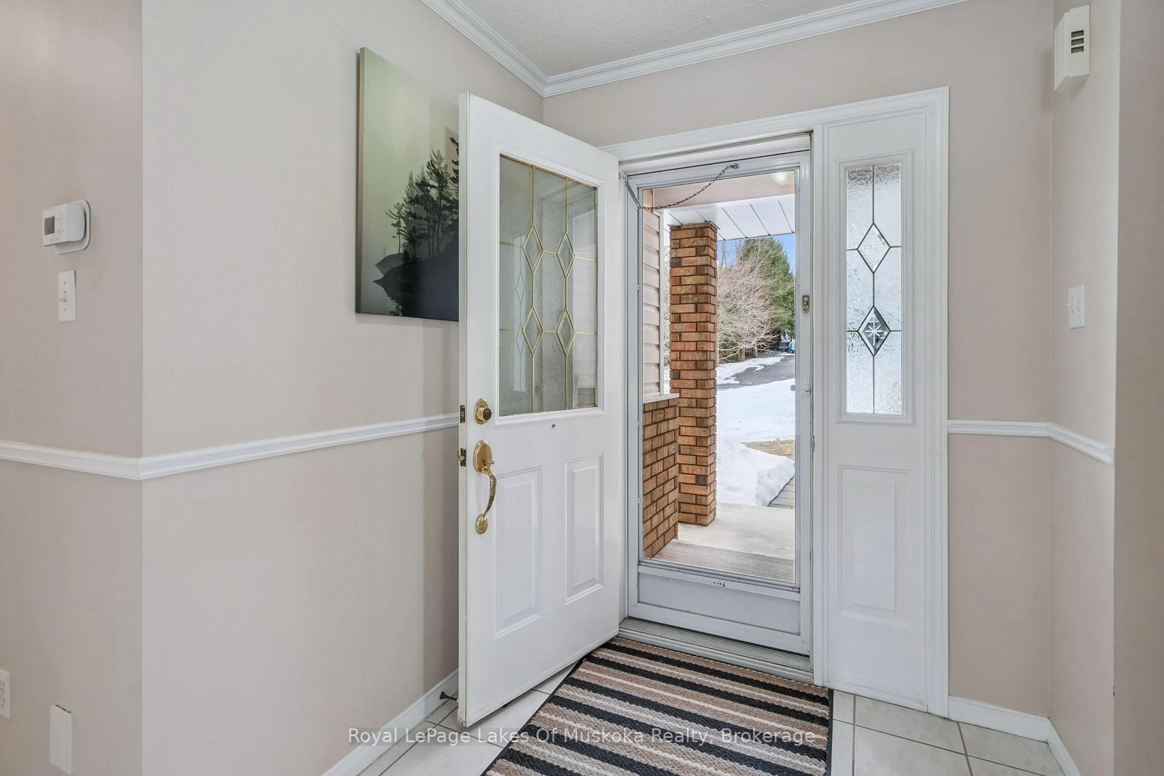 Indoor entryway for 40 Covered Bridge Tr, Bracebridge Ontario P1L 1Y1