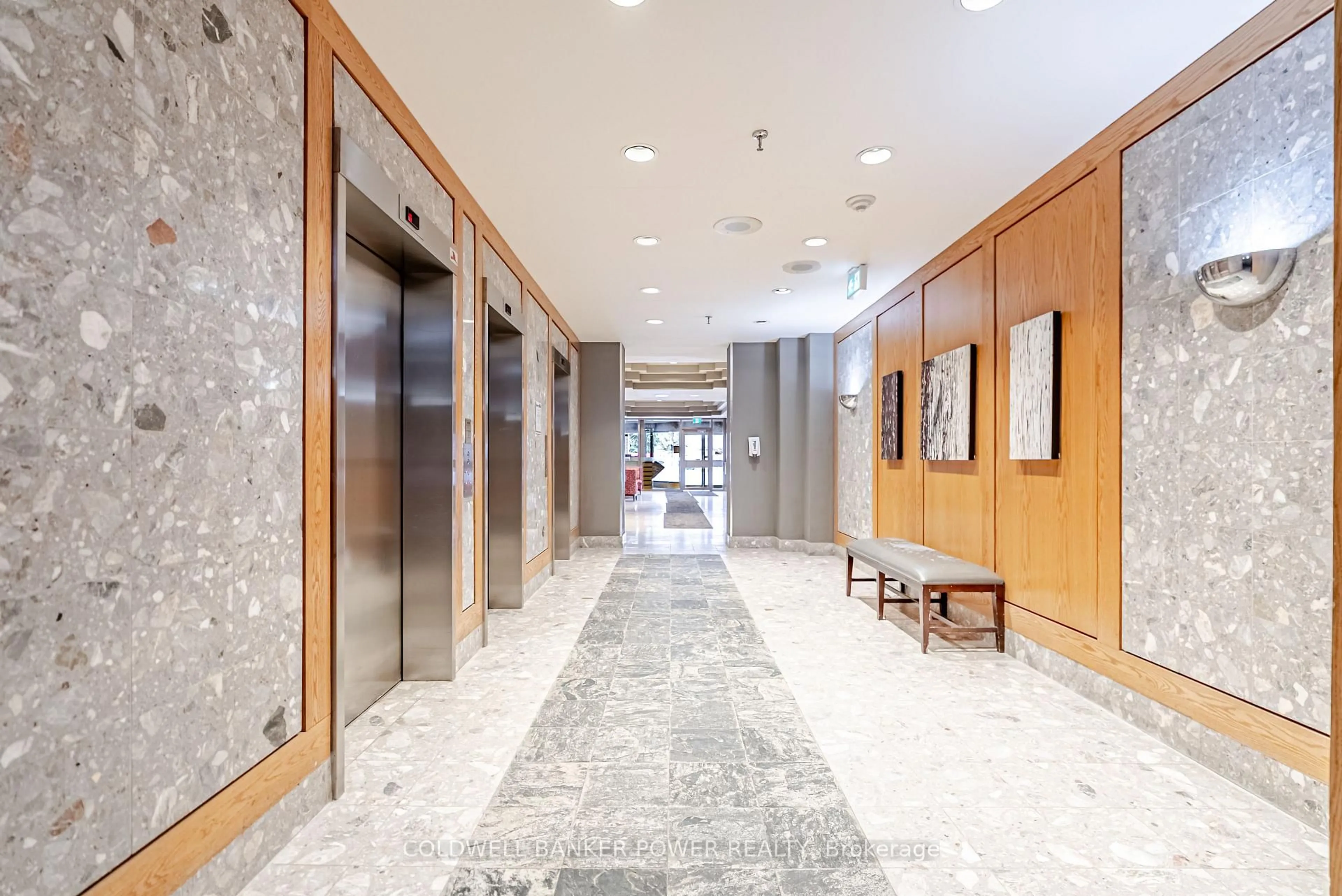 Indoor foyer for 695 Richmond St #1705, London East Ontario N6A 5M8