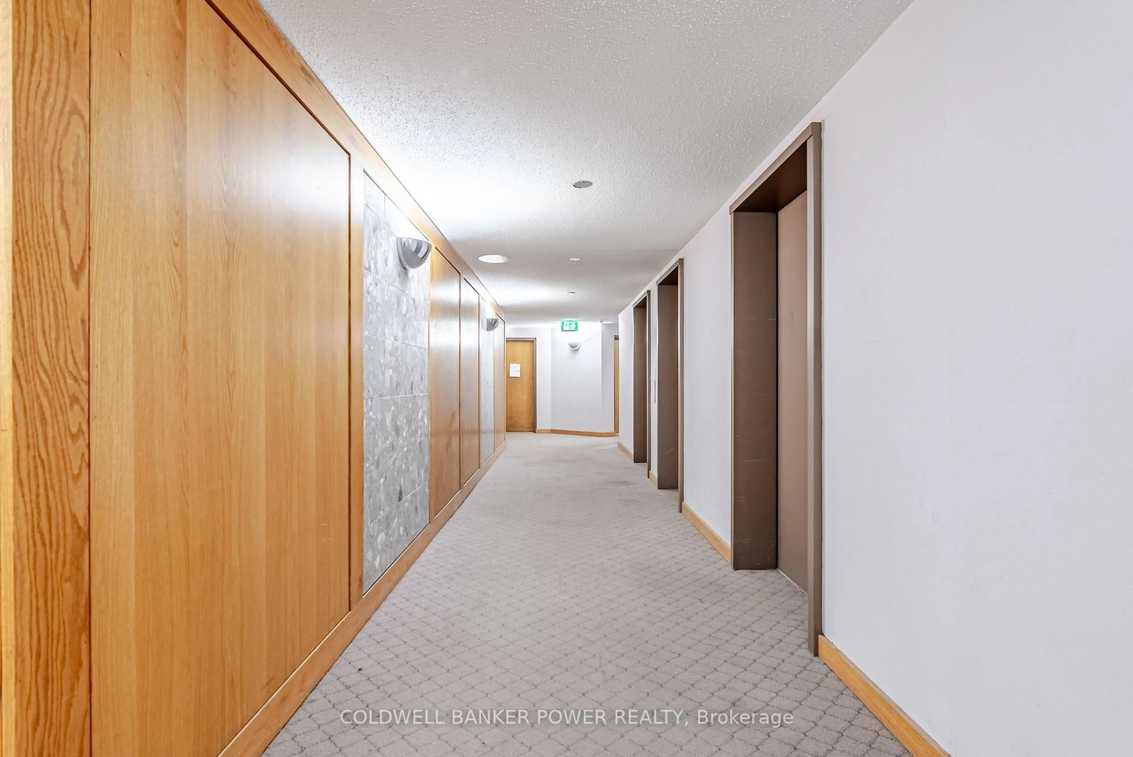 Indoor foyer for 695 Richmond St #1705, London East Ontario N6A 5M8