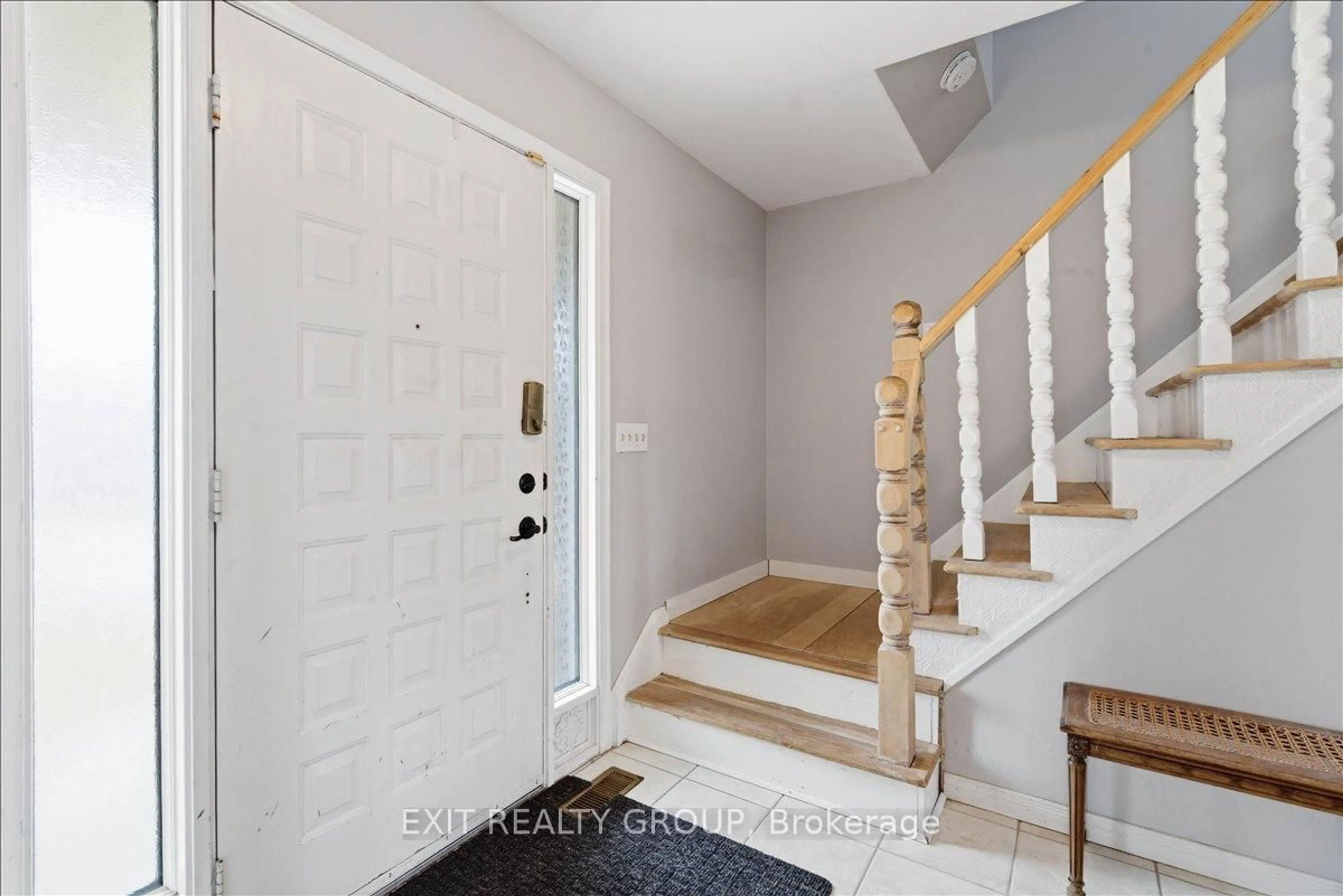 Indoor entryway for 198 Chatterton Valley Cres, Quinte West Ontario K0K 2B0