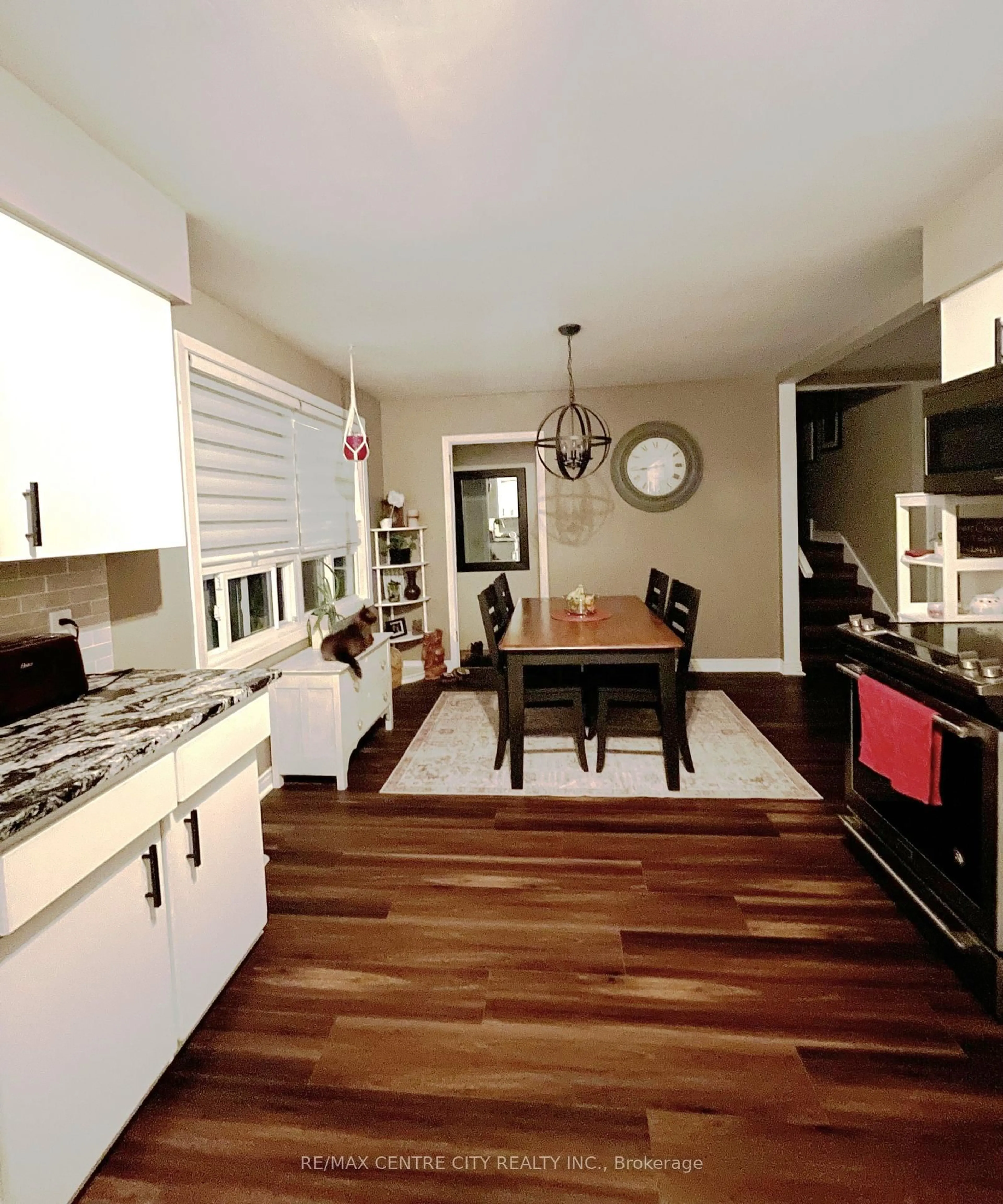 Open concept kitchen, wood/laminate floor for 91 Clarence St, Strathroy-Caradoc Ontario N7G 1H2