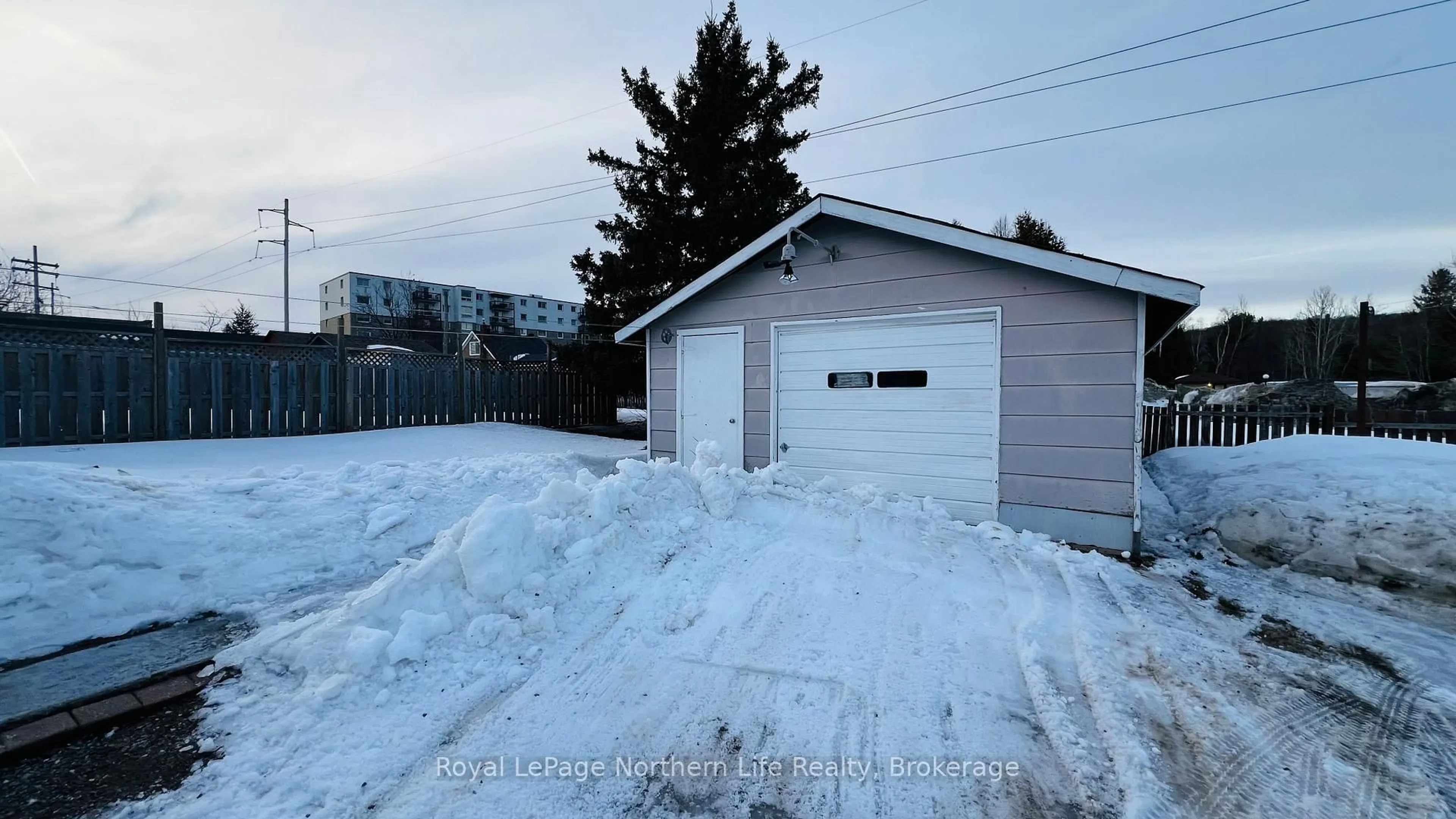 Shed for 1403 Mckeown Ave, North Bay Ontario P1B 7M7