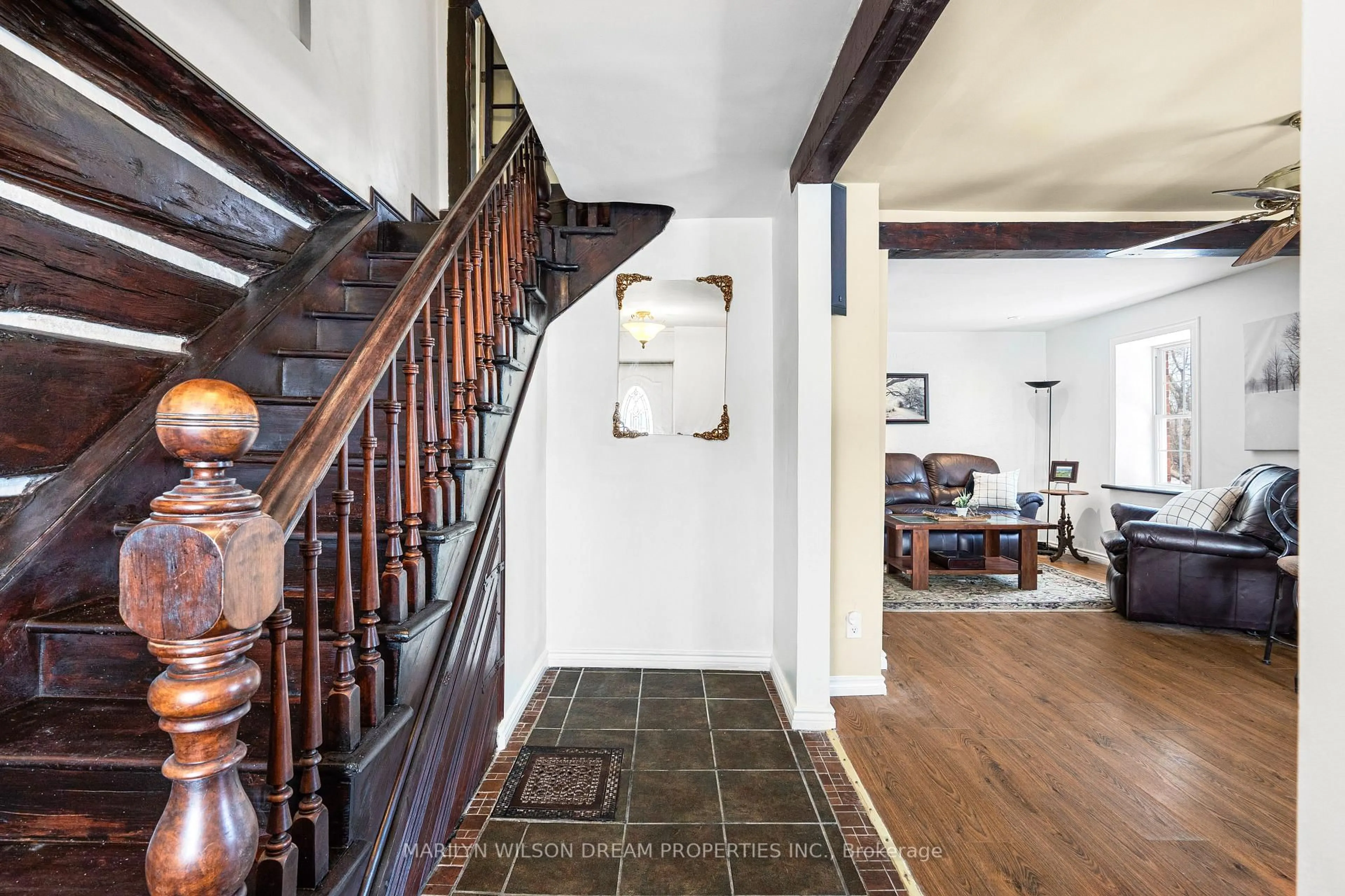 Indoor foyer for 3758 Woodkilton Rd, Ottawa Ontario K0A 3M0