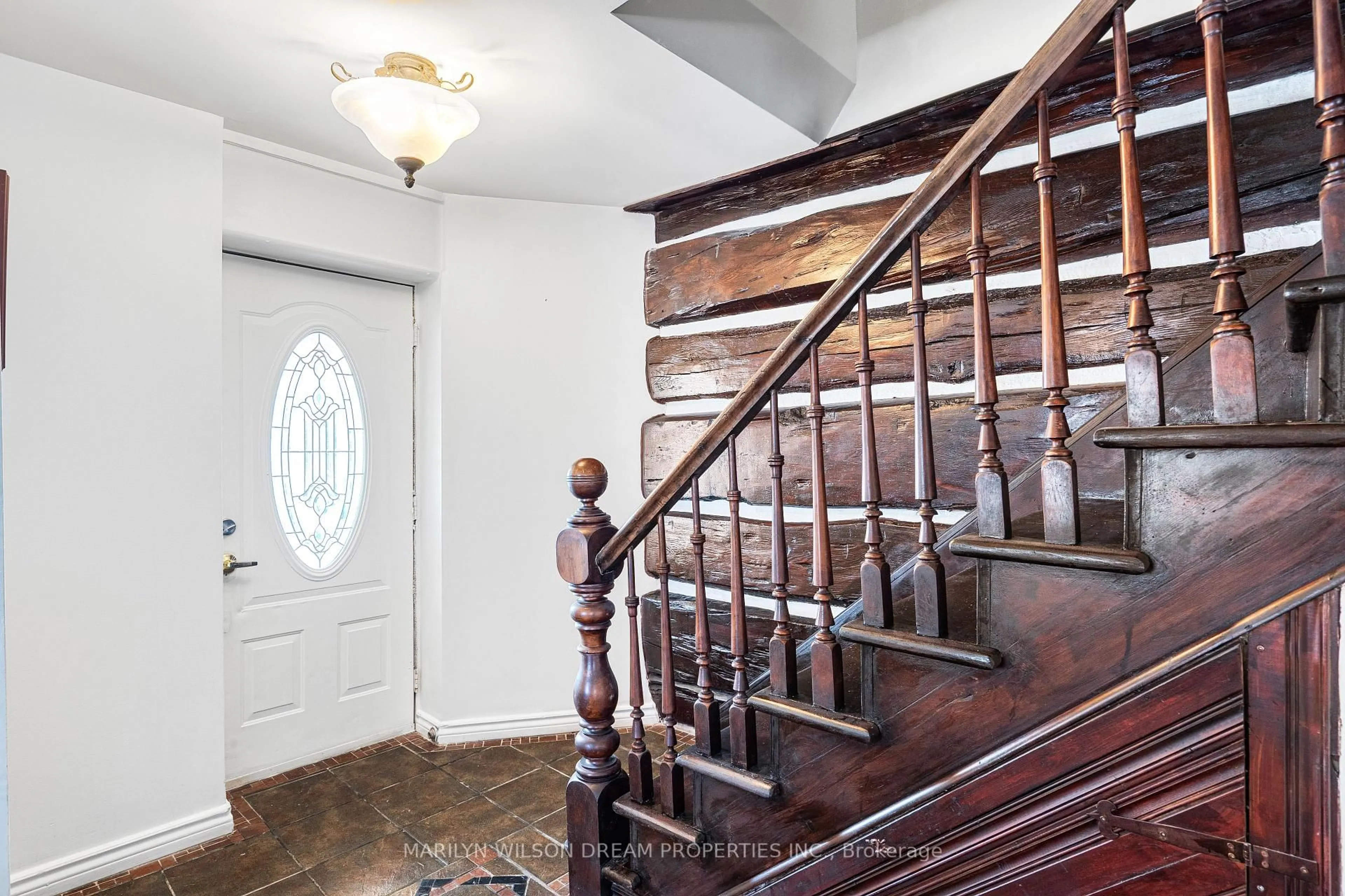 Indoor foyer for 3758 Woodkilton Rd, Ottawa Ontario K0A 3M0