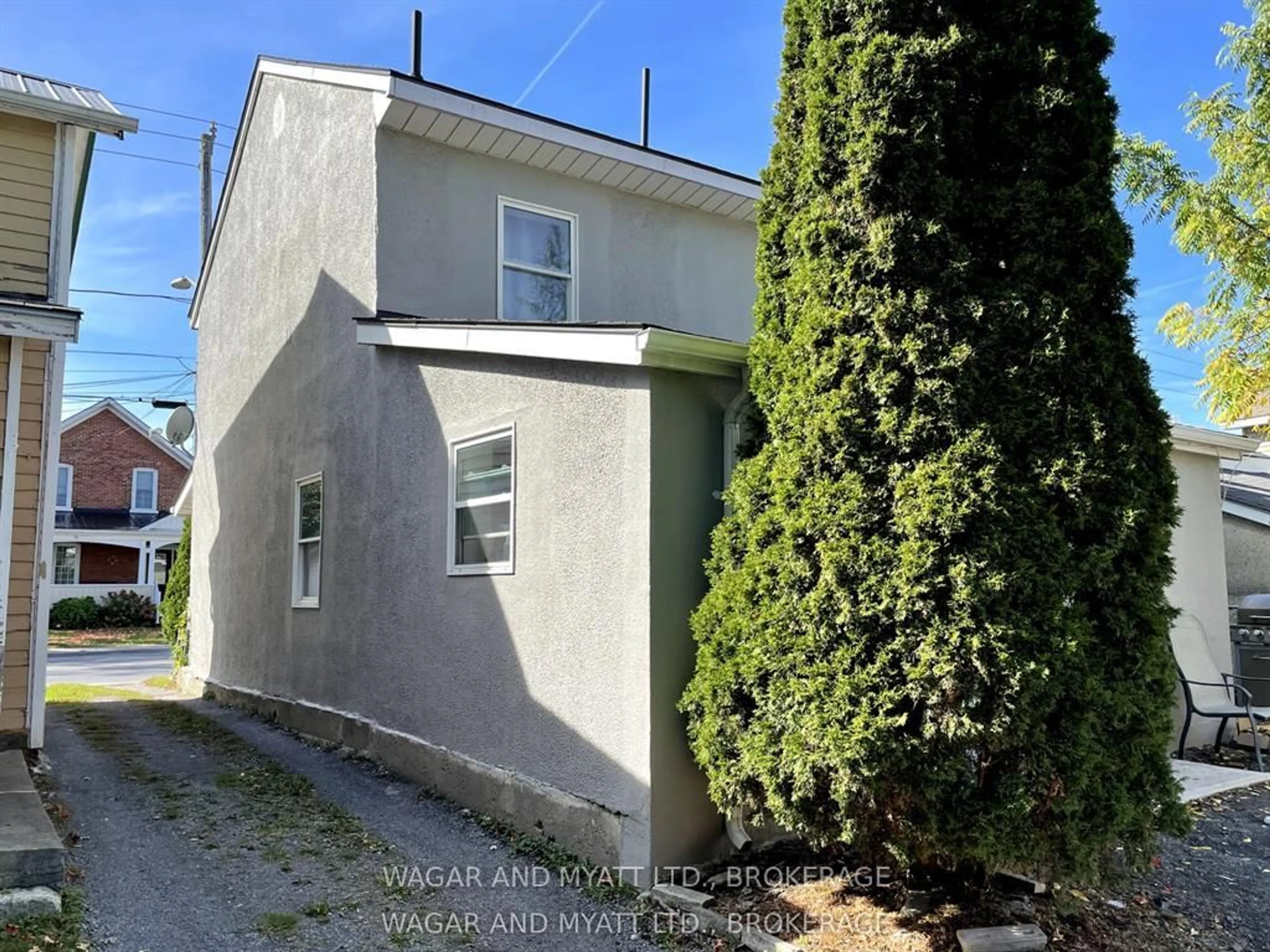 A pic from outside/outdoor area/front of a property/back of a property/a pic from drone, street for 157-159 Centre St, Greater Napanee Ontario K7R 1N6