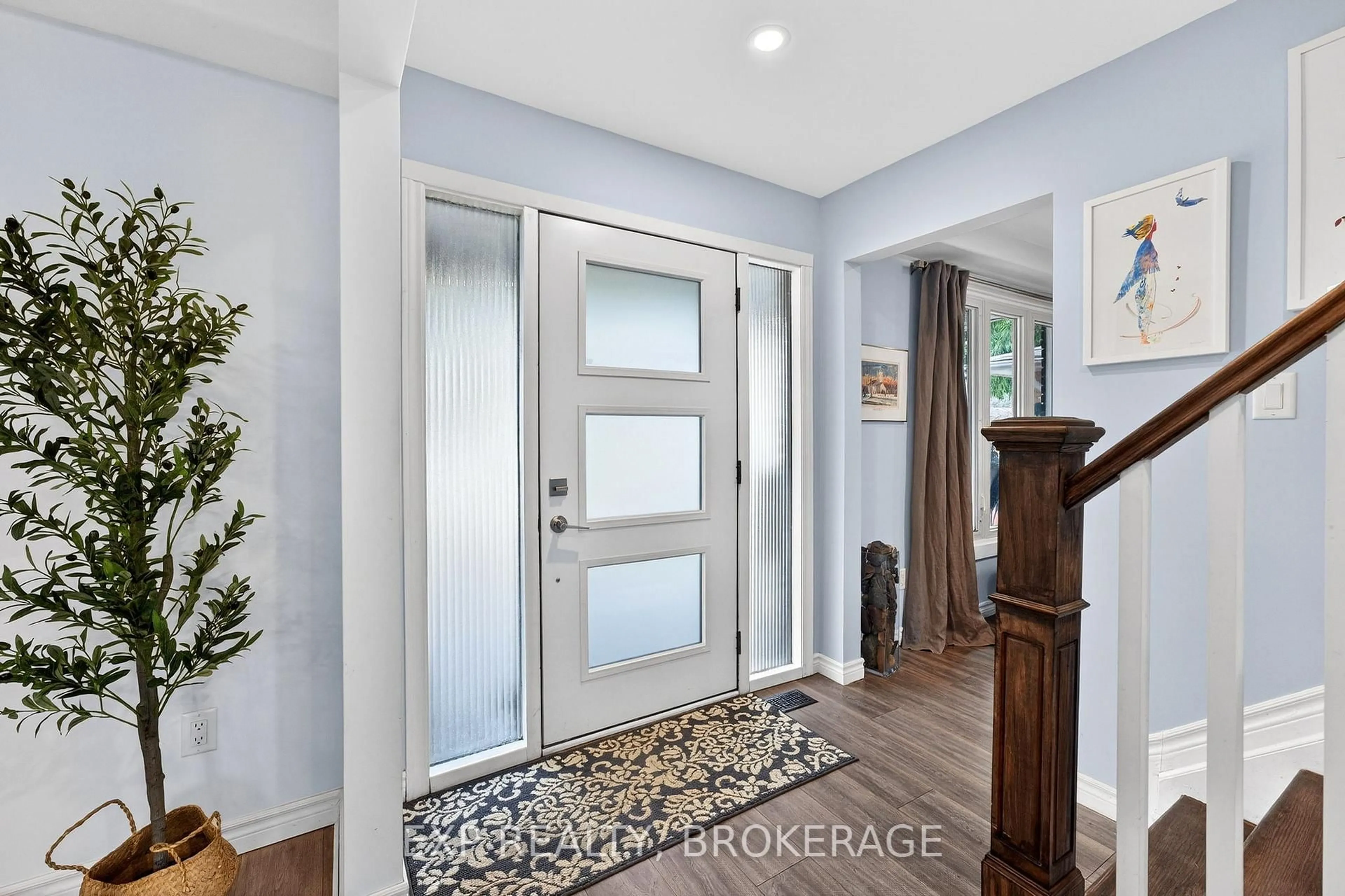 Indoor entryway for 799 Hillside Dr, Kingston Ontario K7M 5Y9