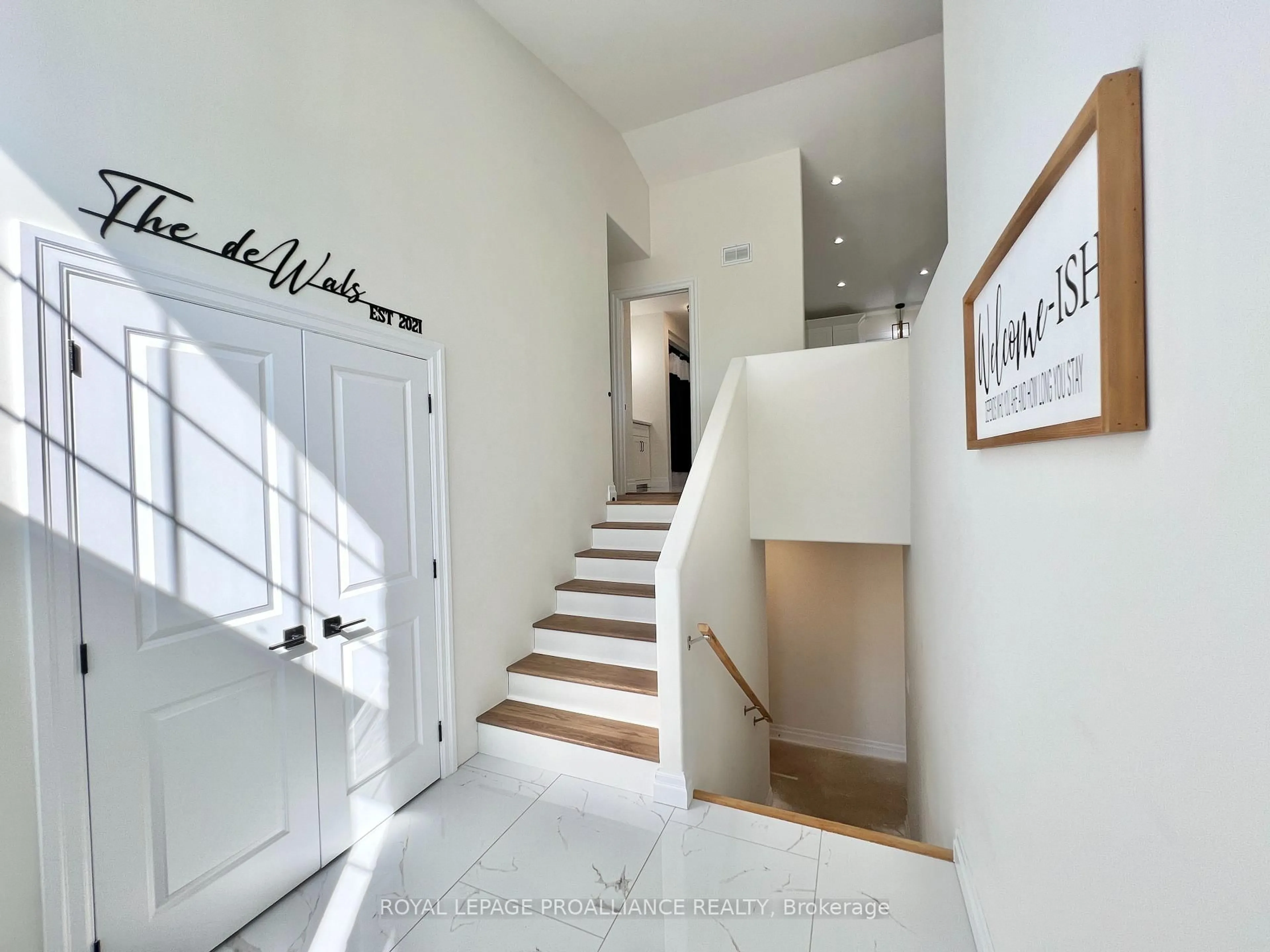 Indoor foyer for 426 Free Rd, Hastings Ontario K0K 2C0