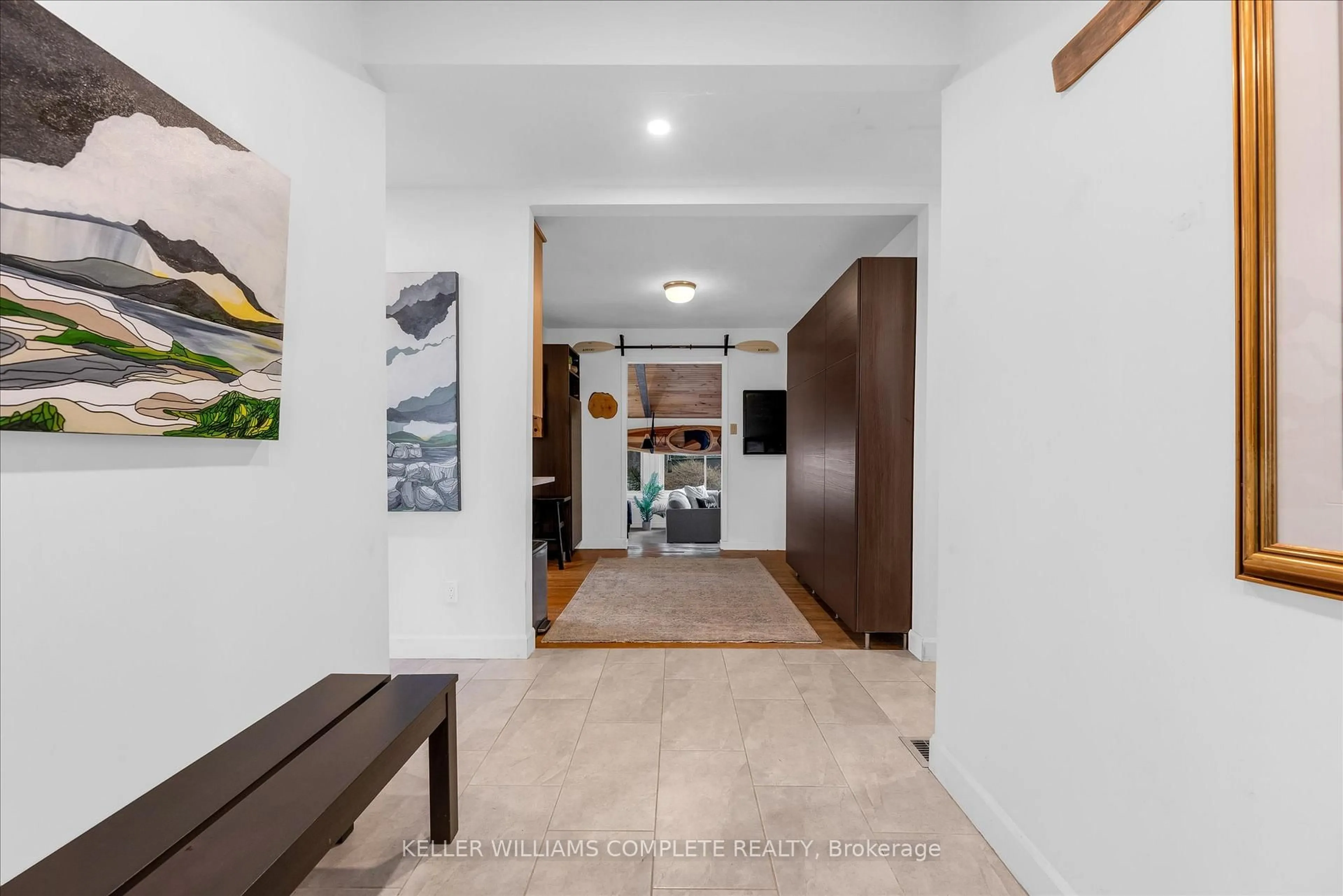 Indoor foyer for 24 Central Park Ave, Hamilton Ontario L9H 2M7