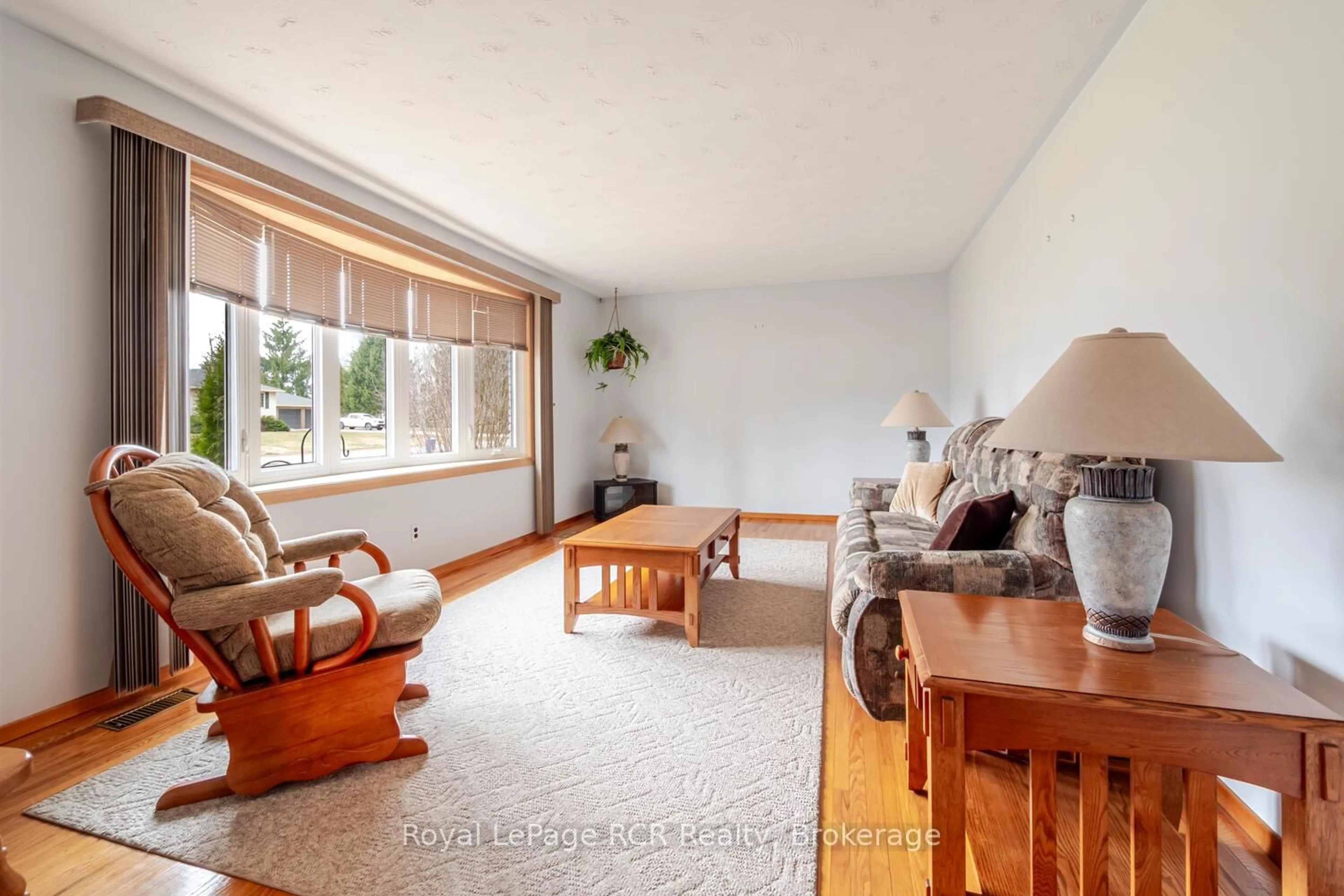 Living room with furniture, unknown for 147 Finden St, Georgian Bluffs Ontario N4K 6V5