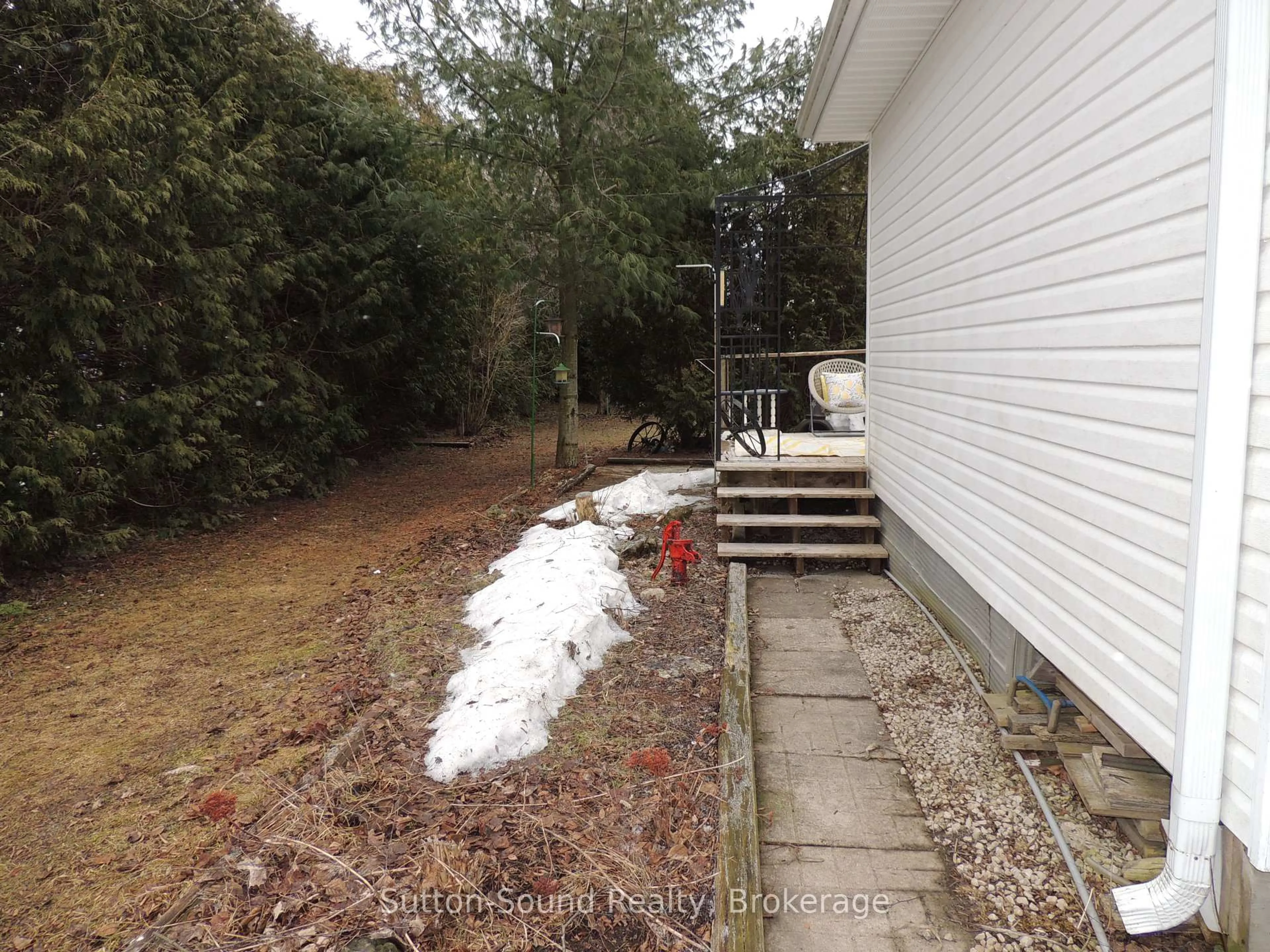 A pic from outside/outdoor area/front of a property/back of a property/a pic from drone, street for 127 Harvey St, Georgian Bluffs Ontario N0H 2N0