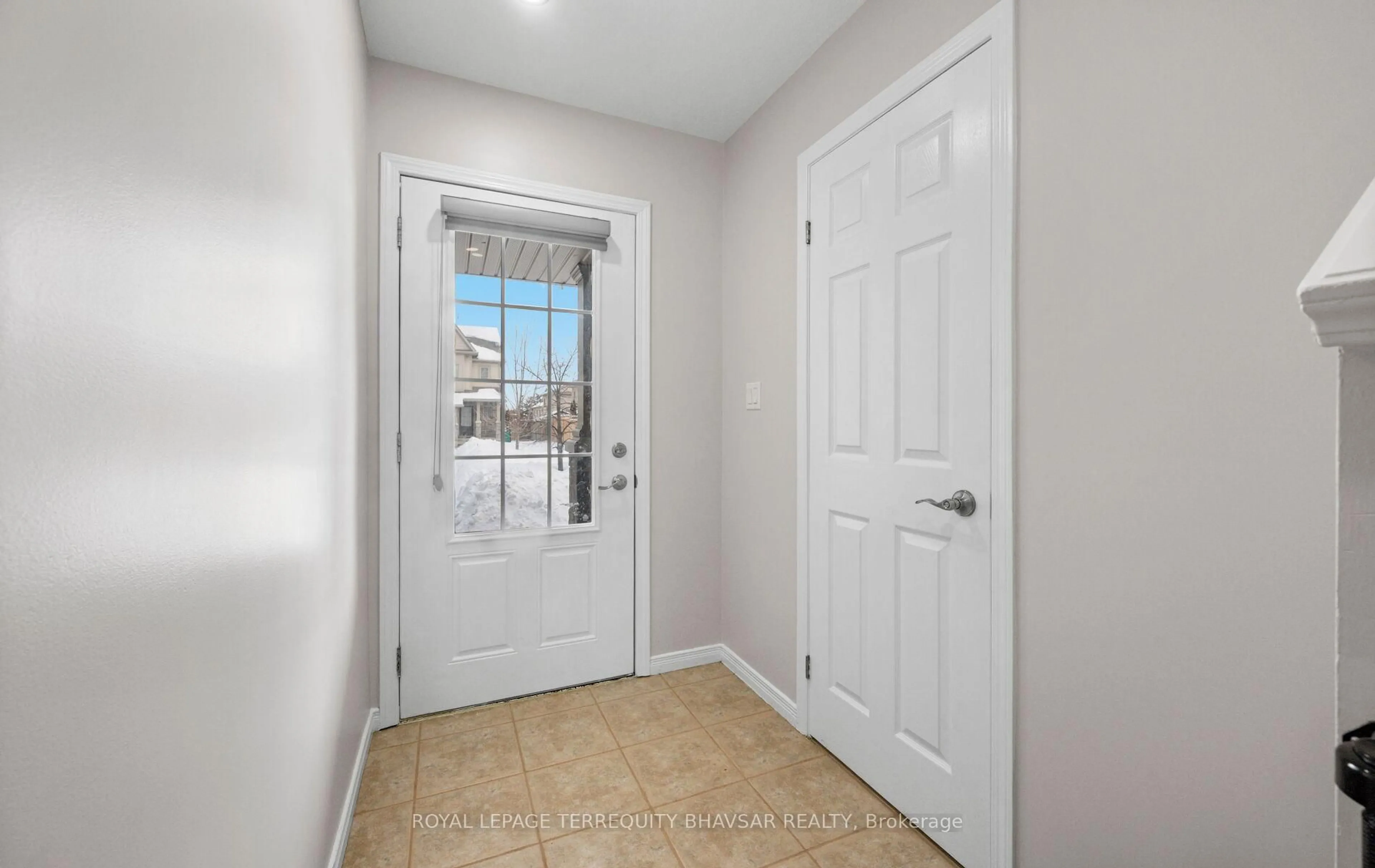 Indoor entryway for 509 Northbrook Pl, Kitchener Ontario N2R 0A3