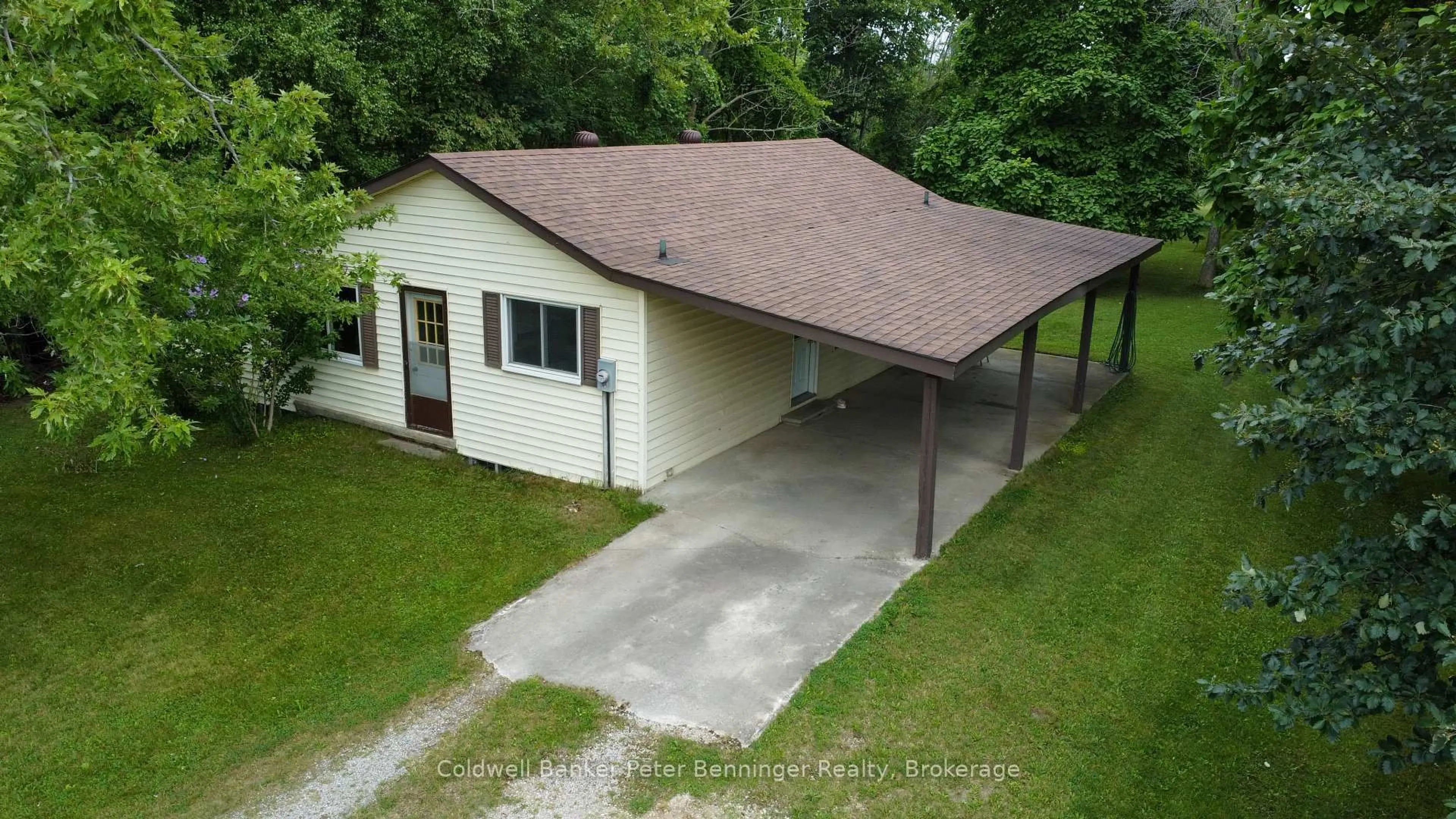 A pic from outside/outdoor area/front of a property/back of a property/a pic from drone, building for 3128 Bruce Road 15 Rd, Kincardine Ontario N0G 2T0