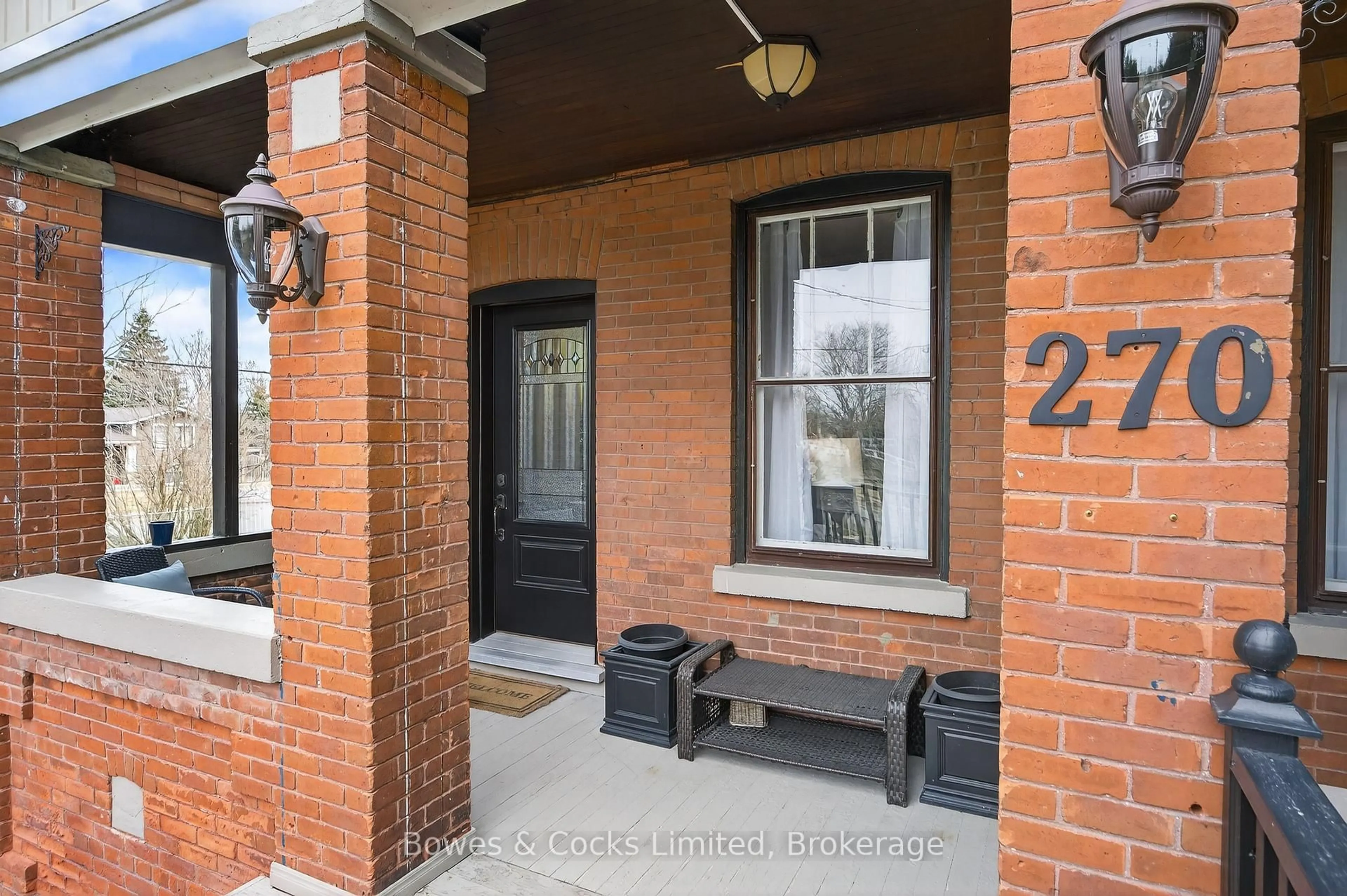 Indoor entryway for 270 William St, Kawartha Lakes Ontario K9V 4C1