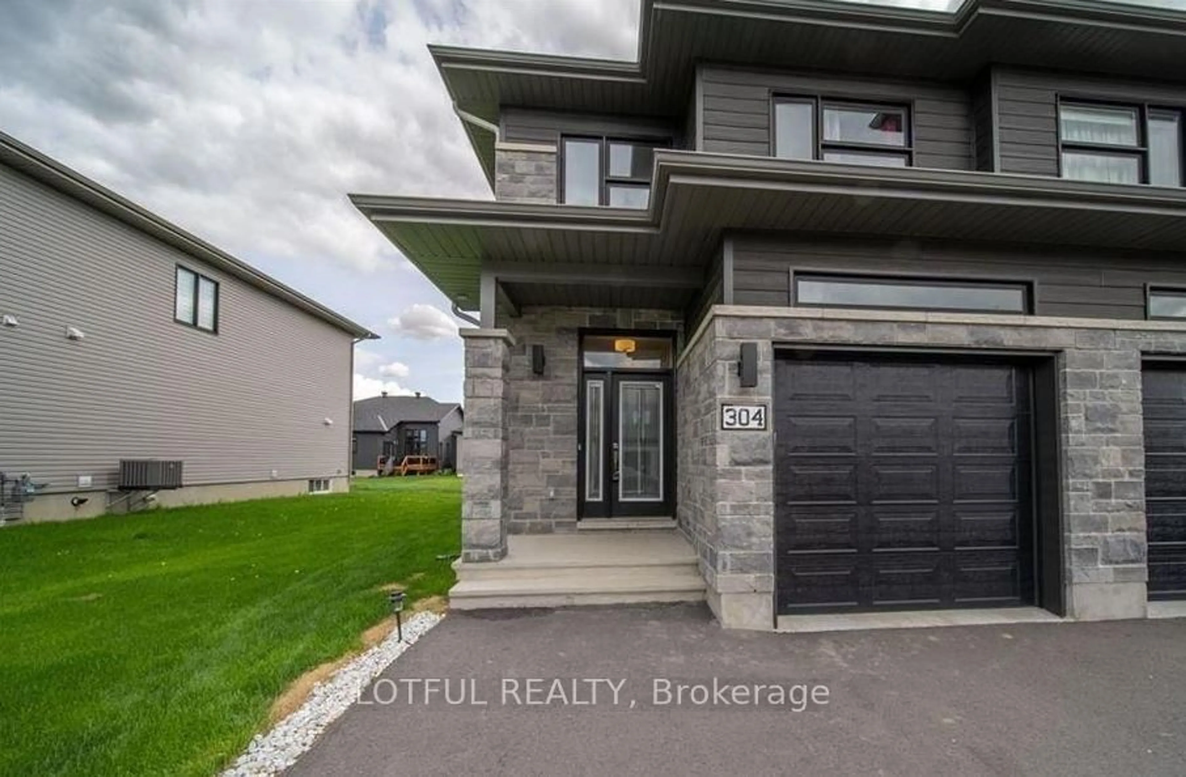 Unknown for 304 Belfort St, Russell Ontario K0A 1W0