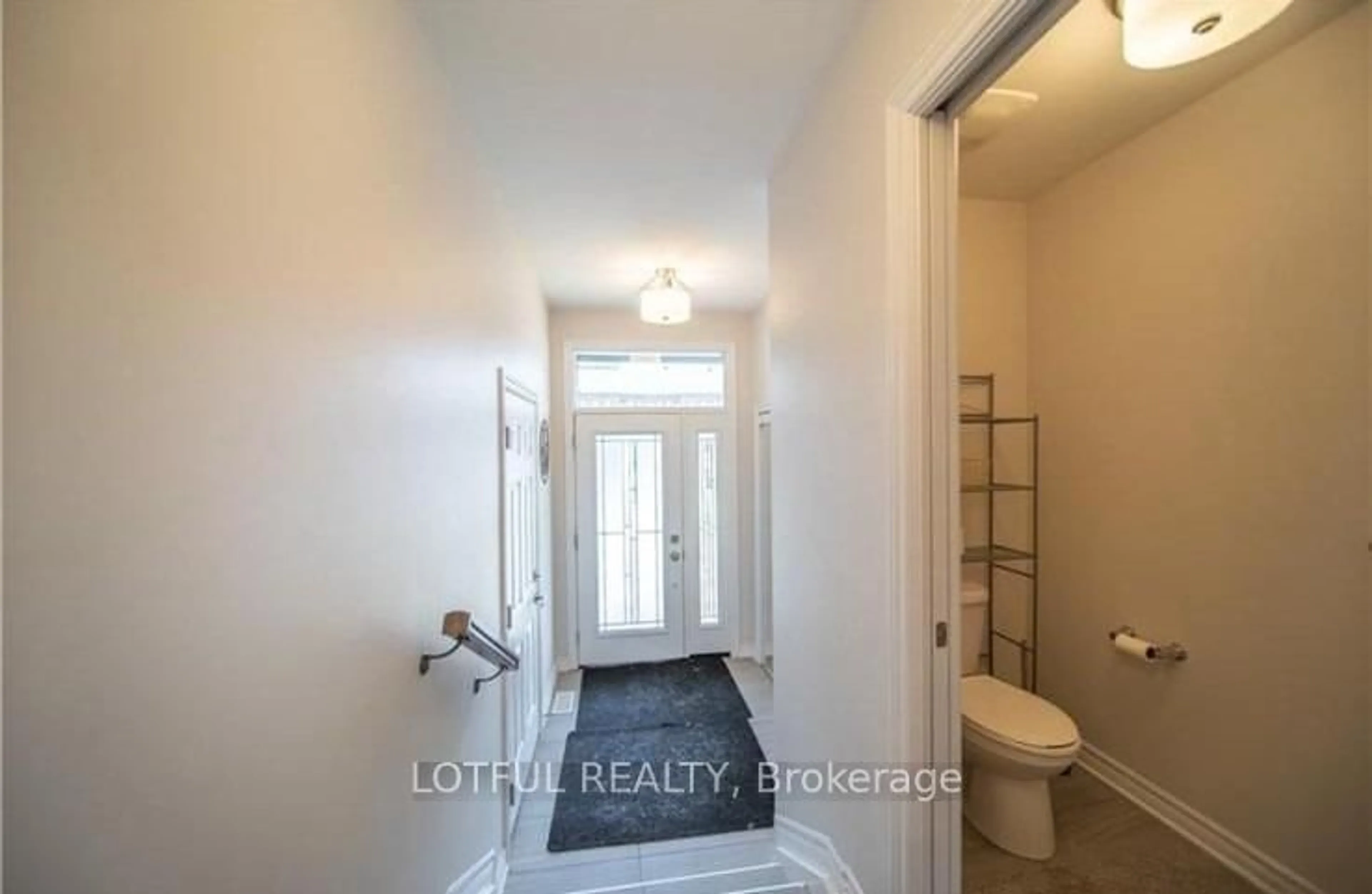 Indoor entryway for 304 Belfort St, Russell Ontario K0A 1W0