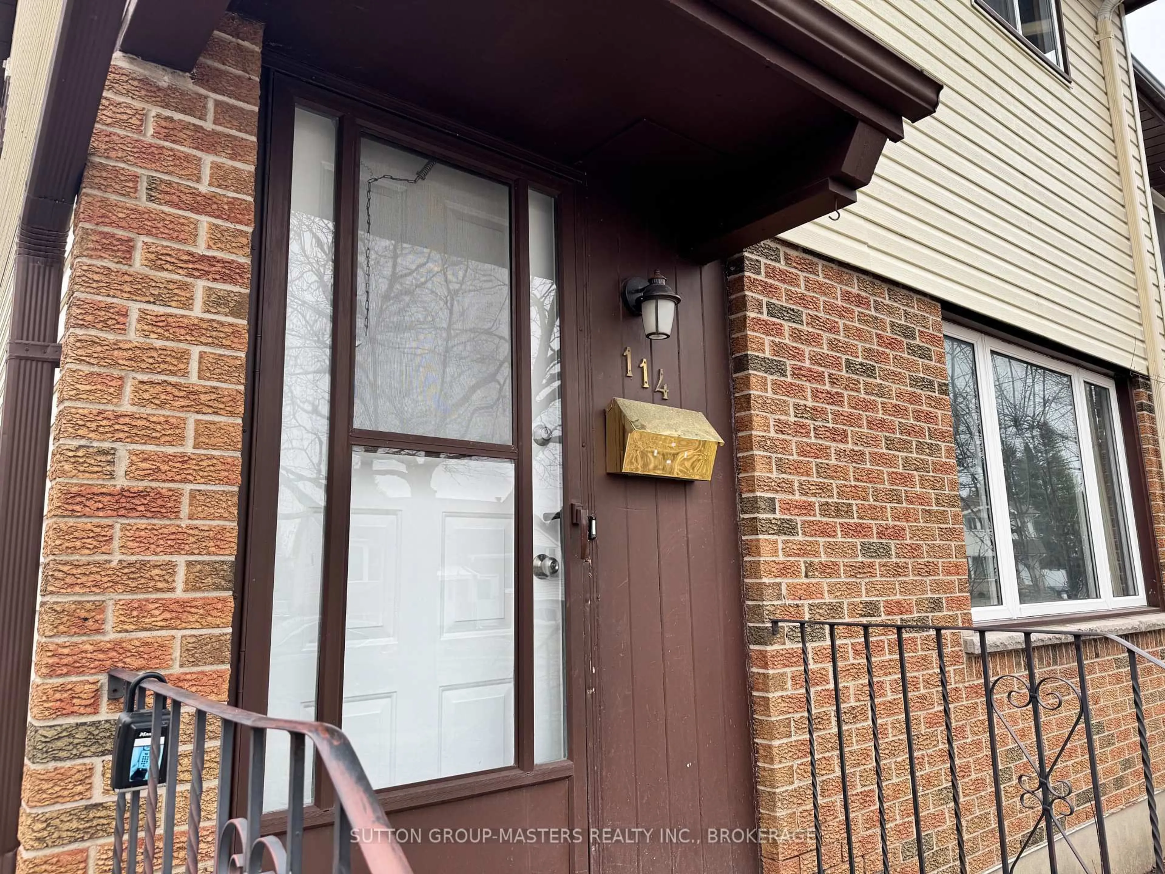 Indoor entryway for 114 Wycliffe Cres, Kingston Ontario K7K 6B4