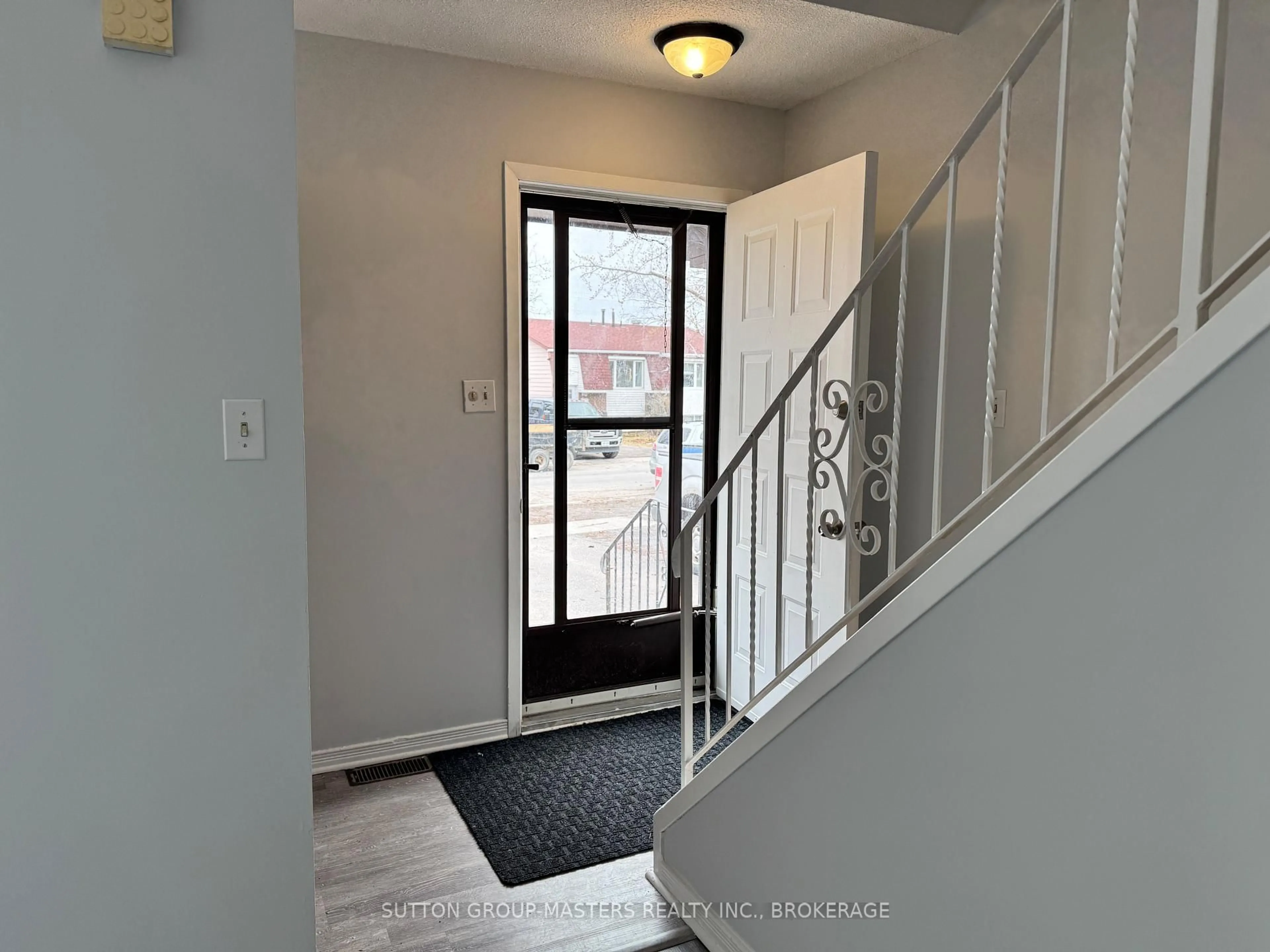 Indoor entryway for 114 Wycliffe Cres, Kingston Ontario K7K 6B4