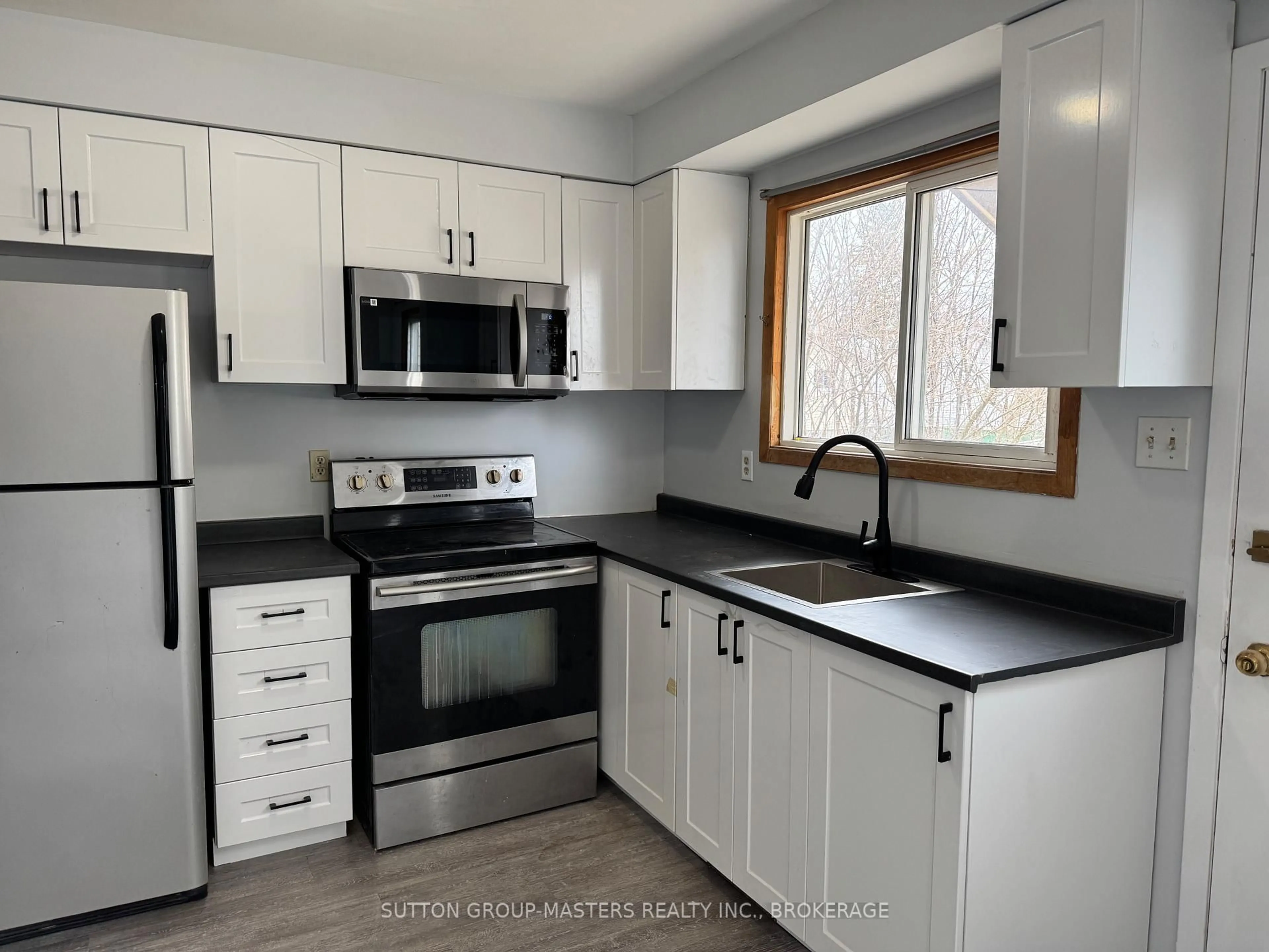 Standard kitchen, wood/laminate floor for 114 Wycliffe Cres, Kingston Ontario K7K 6B4