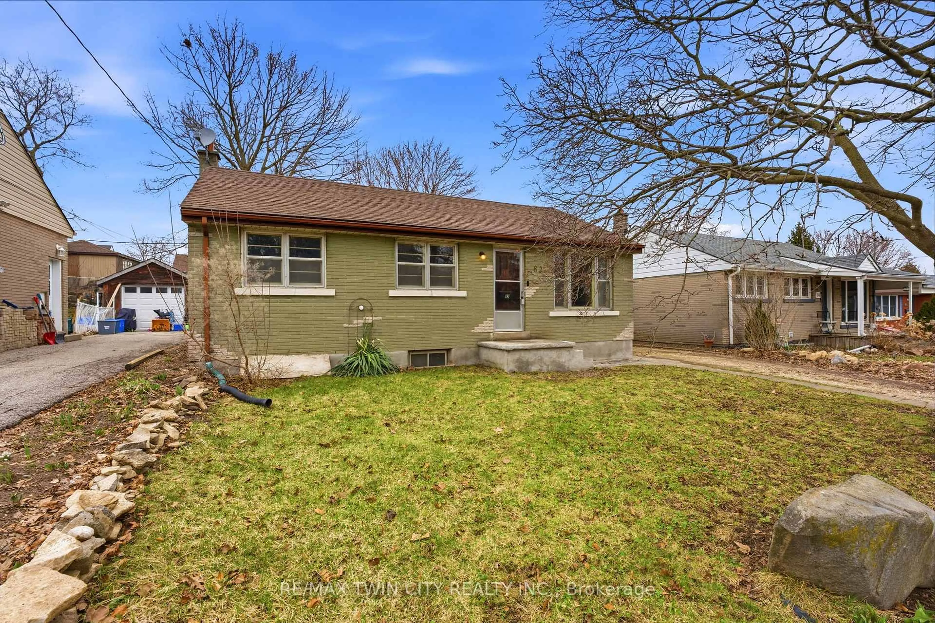 Unknown for 82 Glenview Ave, Cambridge Ontario N1R 2W2