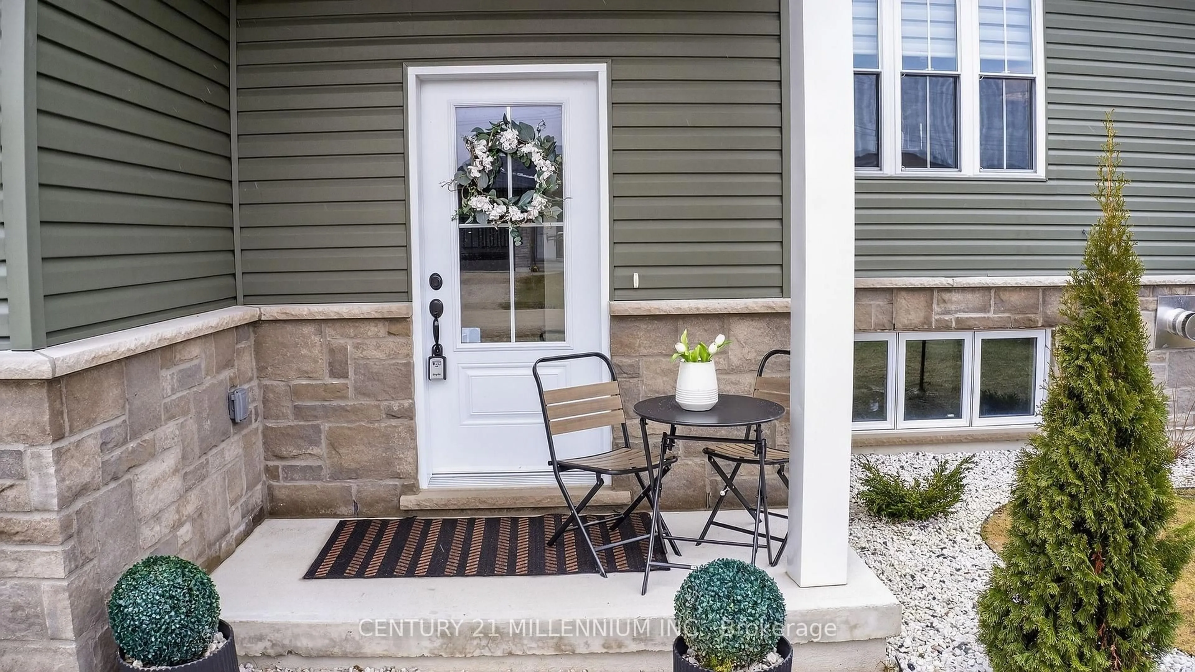Indoor entryway for 106 Edgar St, Southgate Ontario N0C 1L0