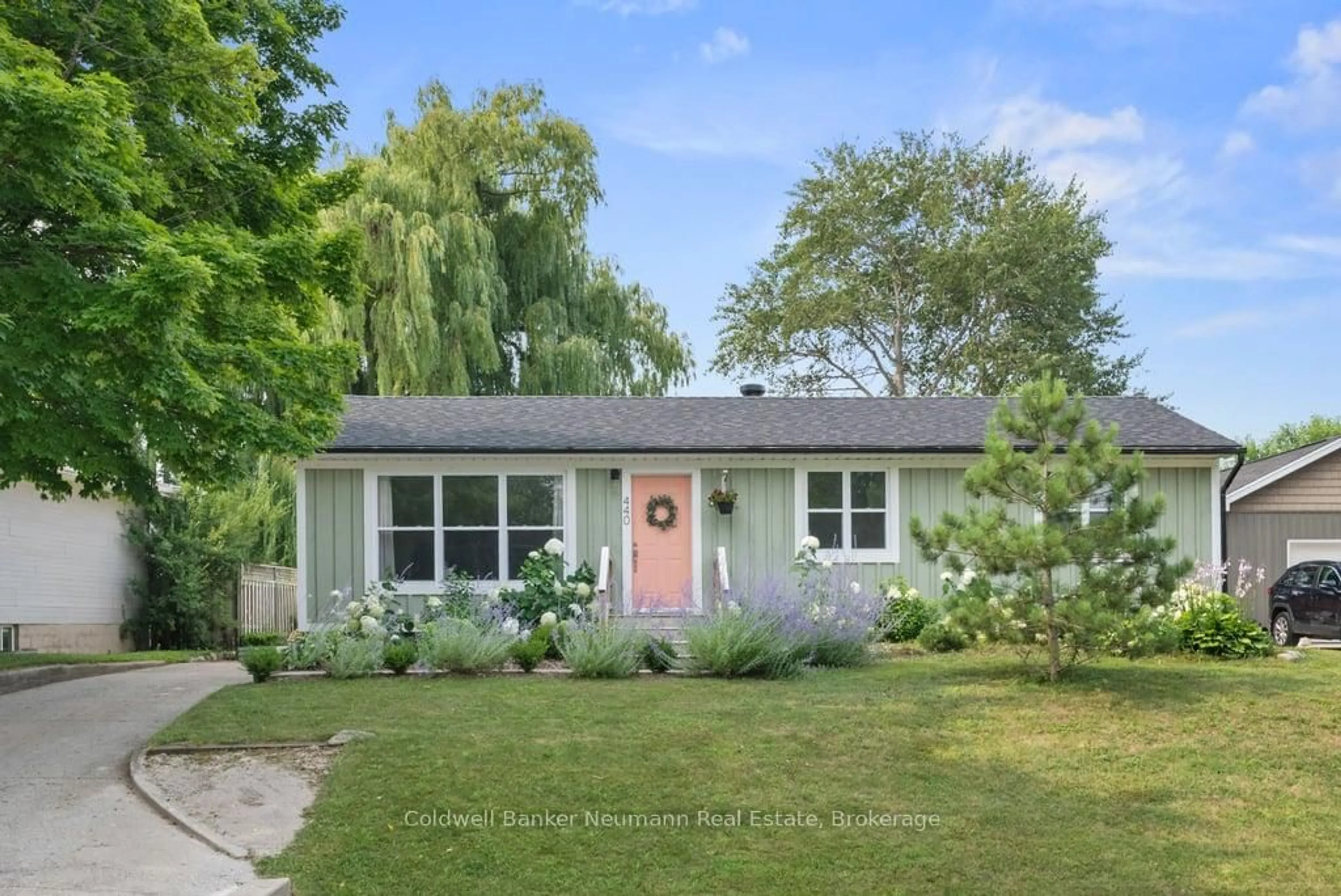 Home with vinyl exterior material, street for 440 Provincial St, Saugeen Shores Ontario N0H 2C1