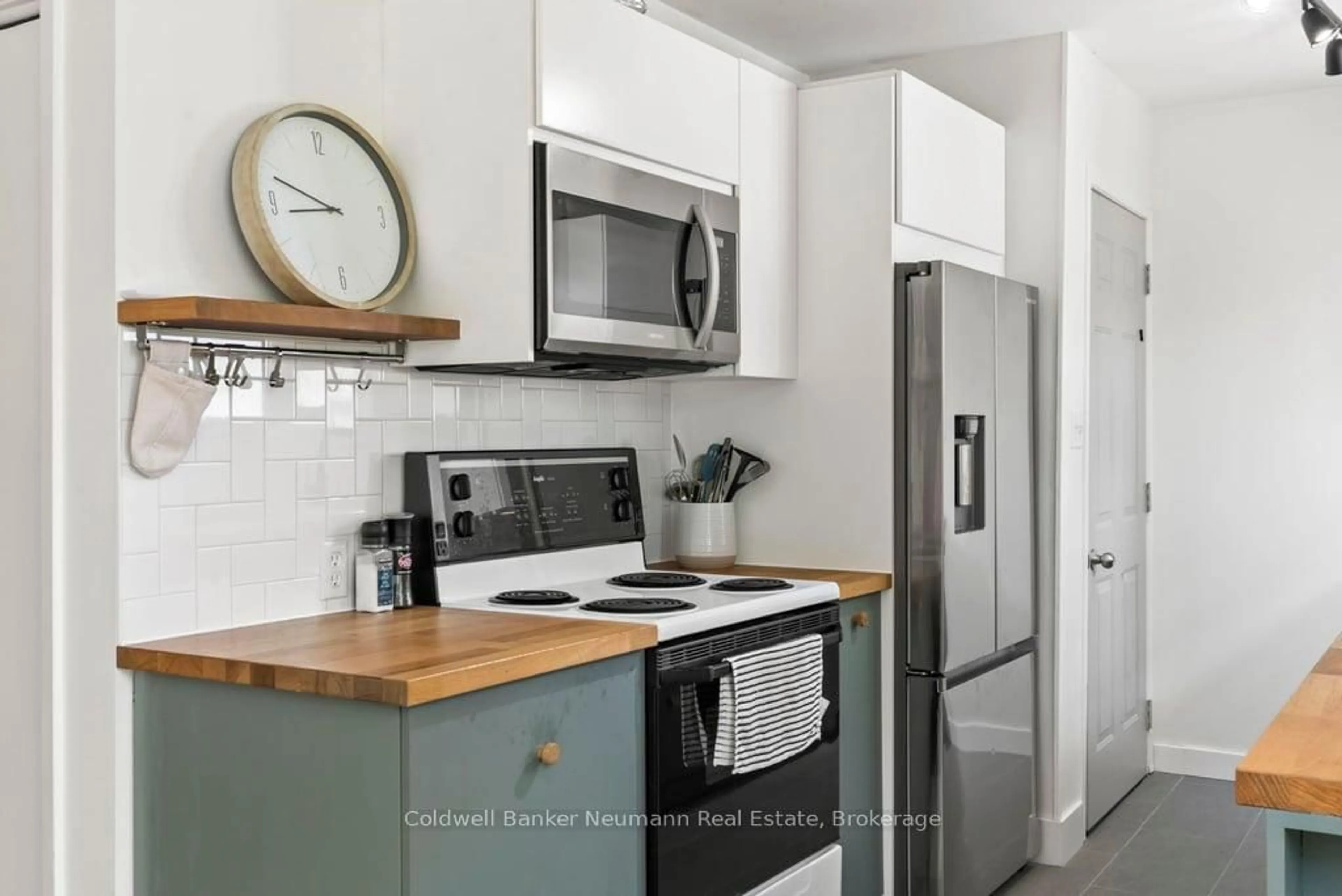 Standard kitchen, unknown for 440 Provincial St, Saugeen Shores Ontario N0H 2C1