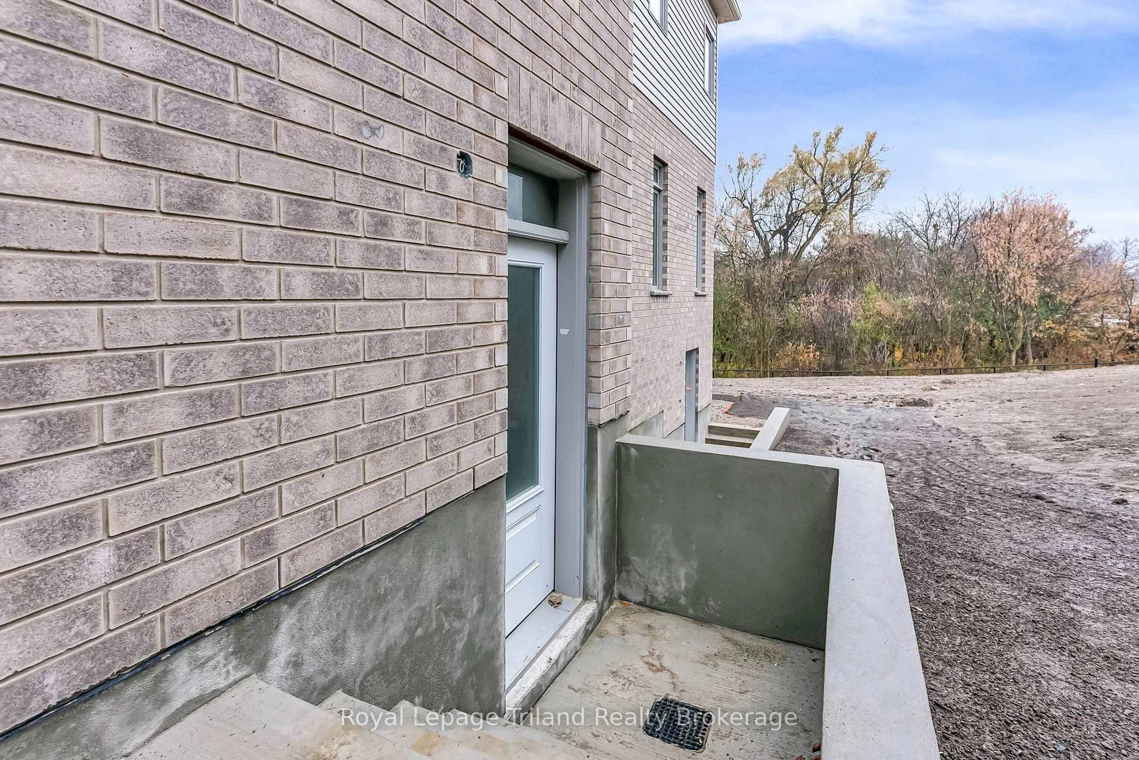 Unknown for 1242 Caen Ave, Woodstock Ontario N4T 0J4