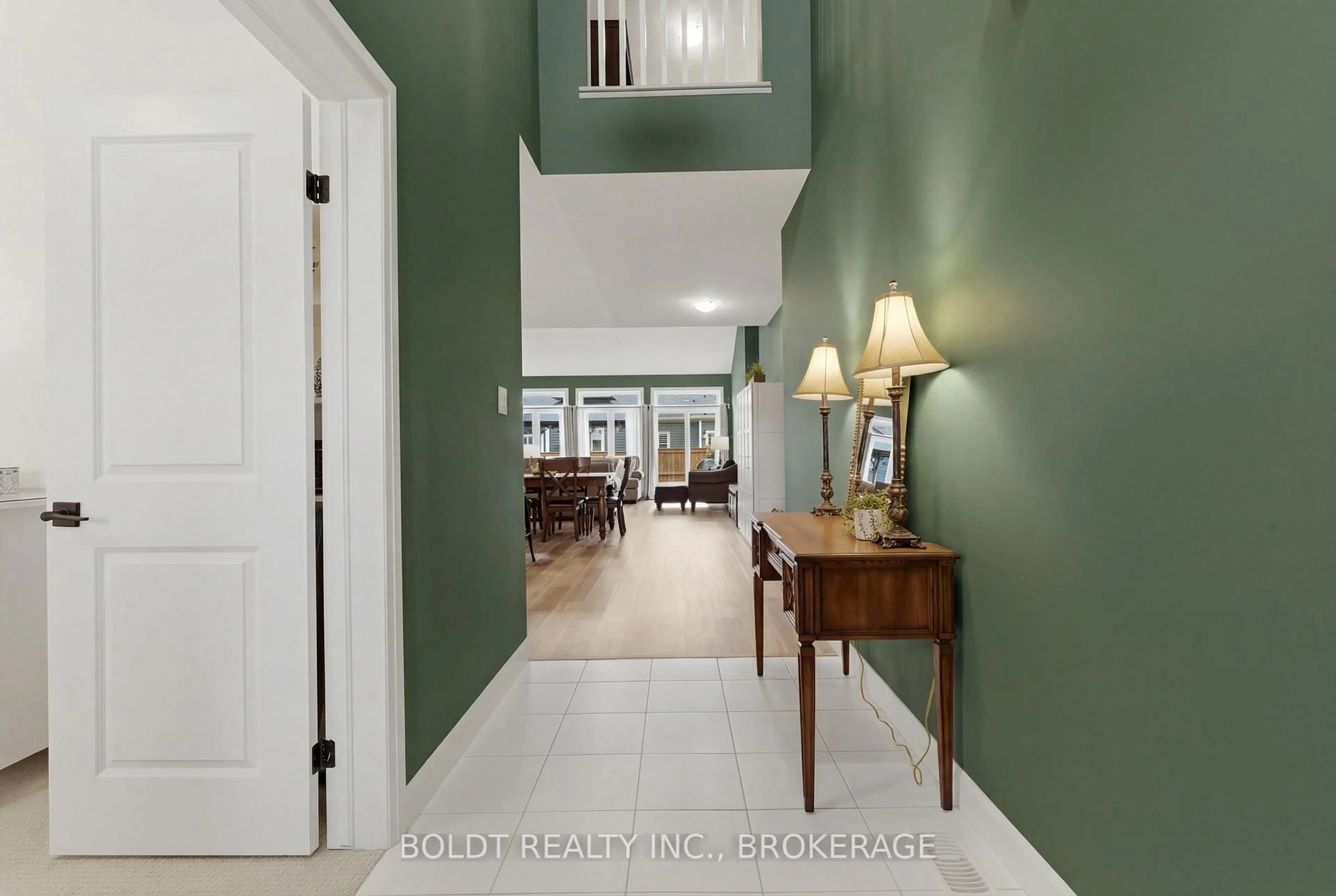 Indoor foyer for 70 Beachwalk Cres, Fort Erie Ontario L0S 1B0