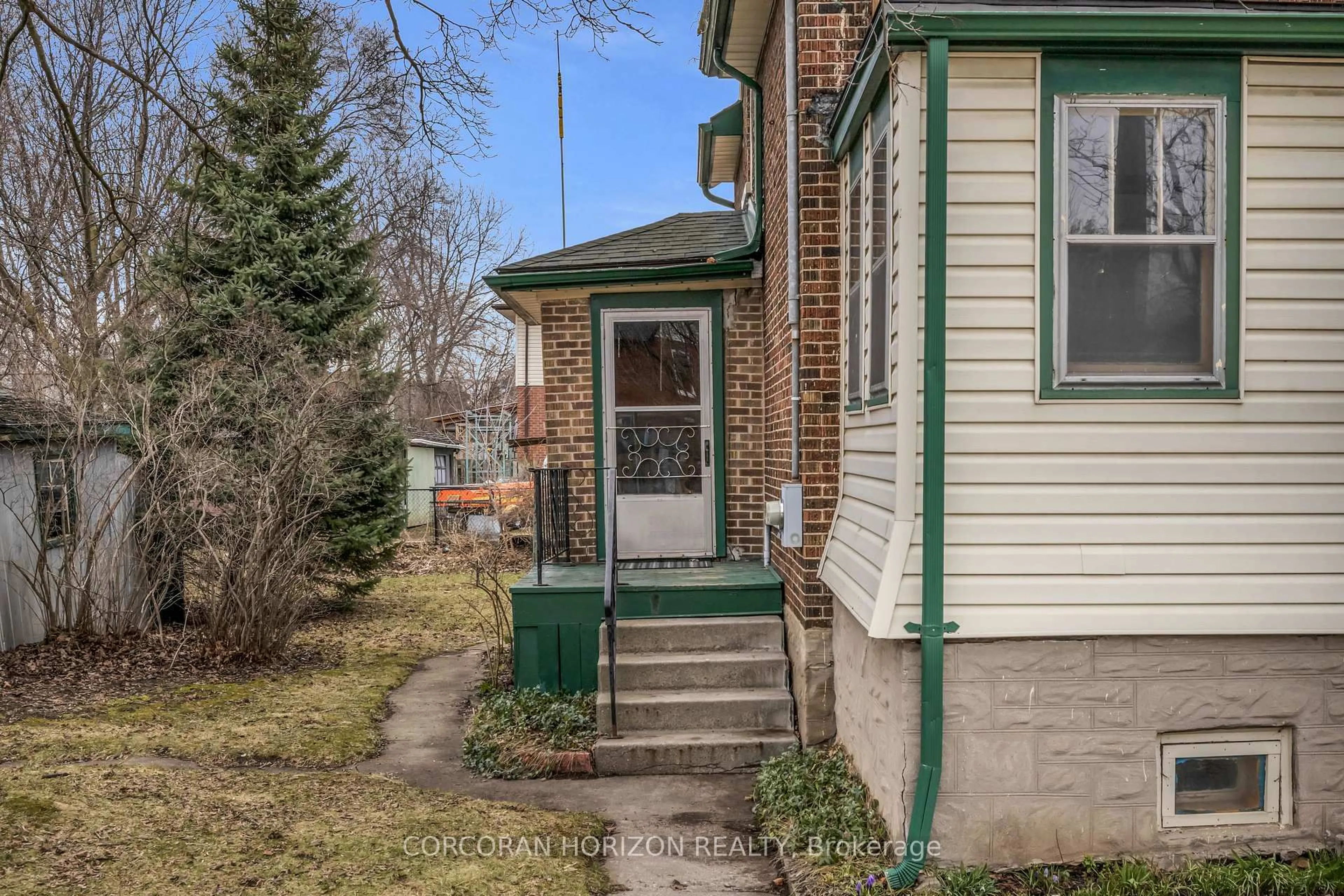 Unknown for 396 Church St, Cambridge Ontario N3H 1W3