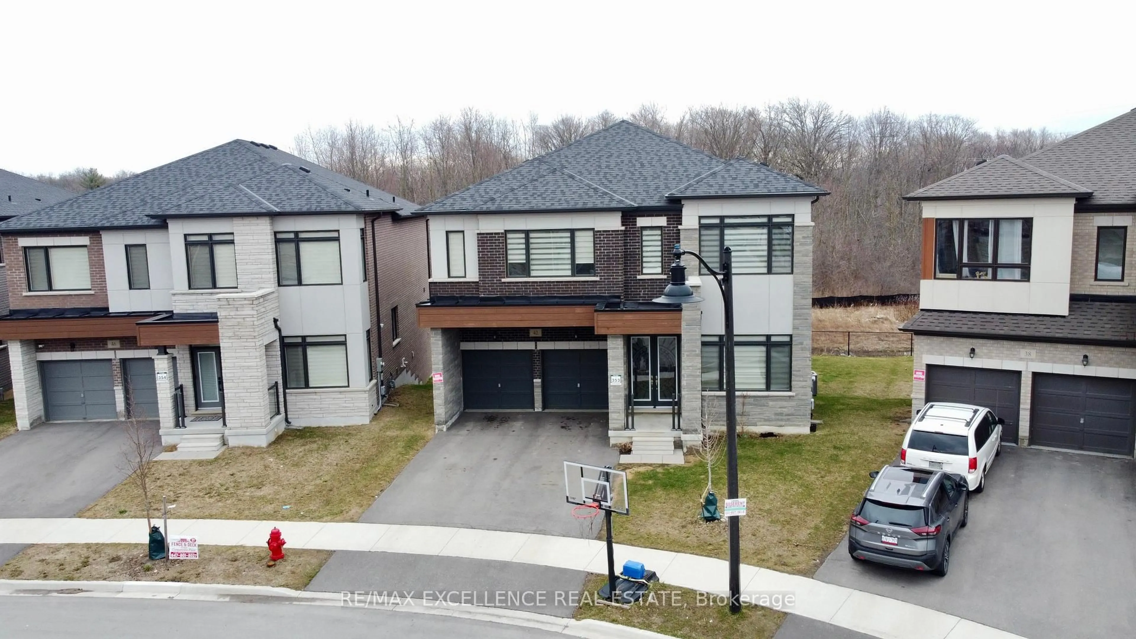 A pic from outside/outdoor area/front of a property/back of a property/a pic from drone, street for 42 Cattail Cres, Hamilton Ontario L8B 1Z6