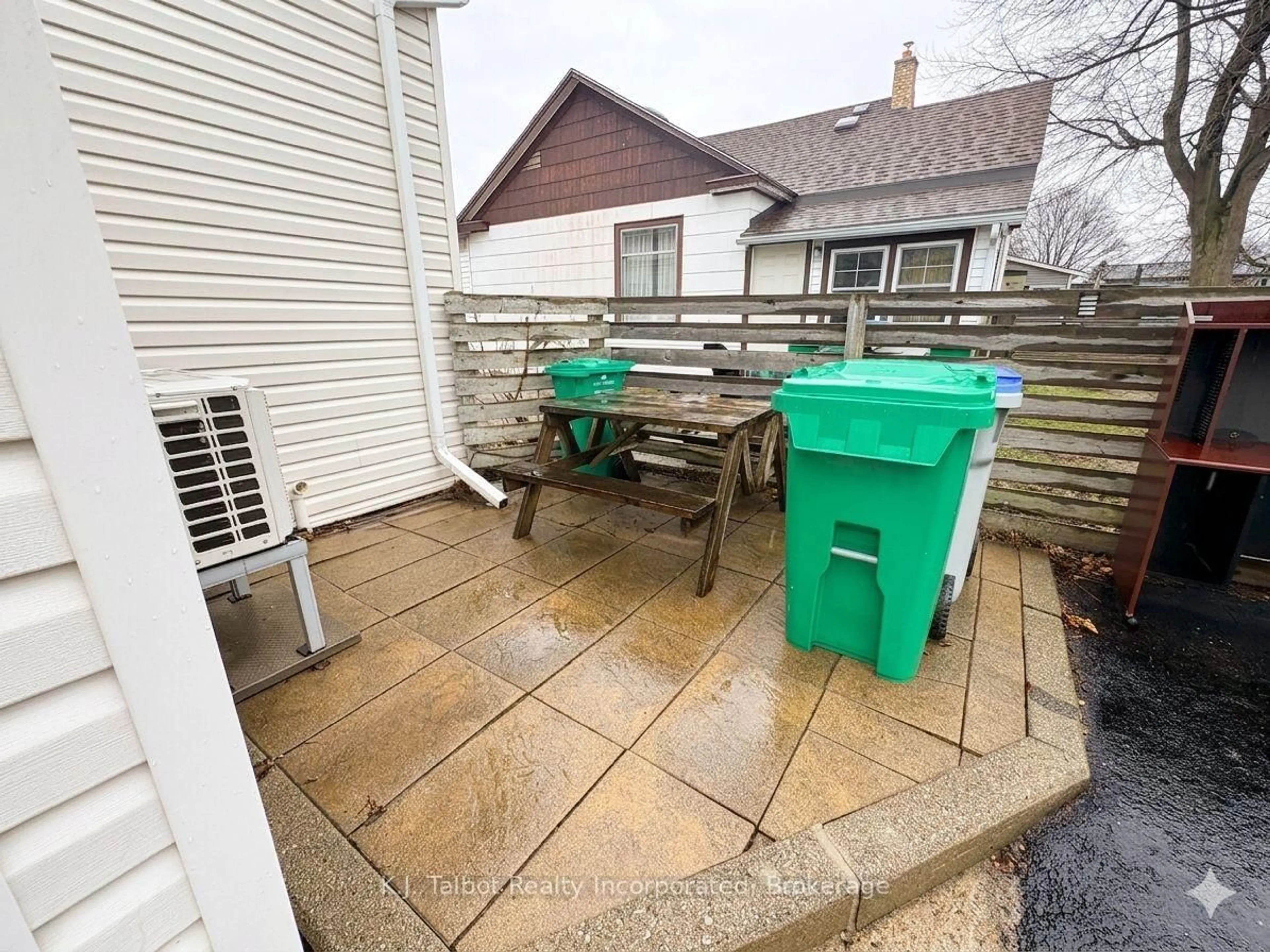 Patio, street for 138 Britannia Rd, Goderich Ontario N7A 1H8