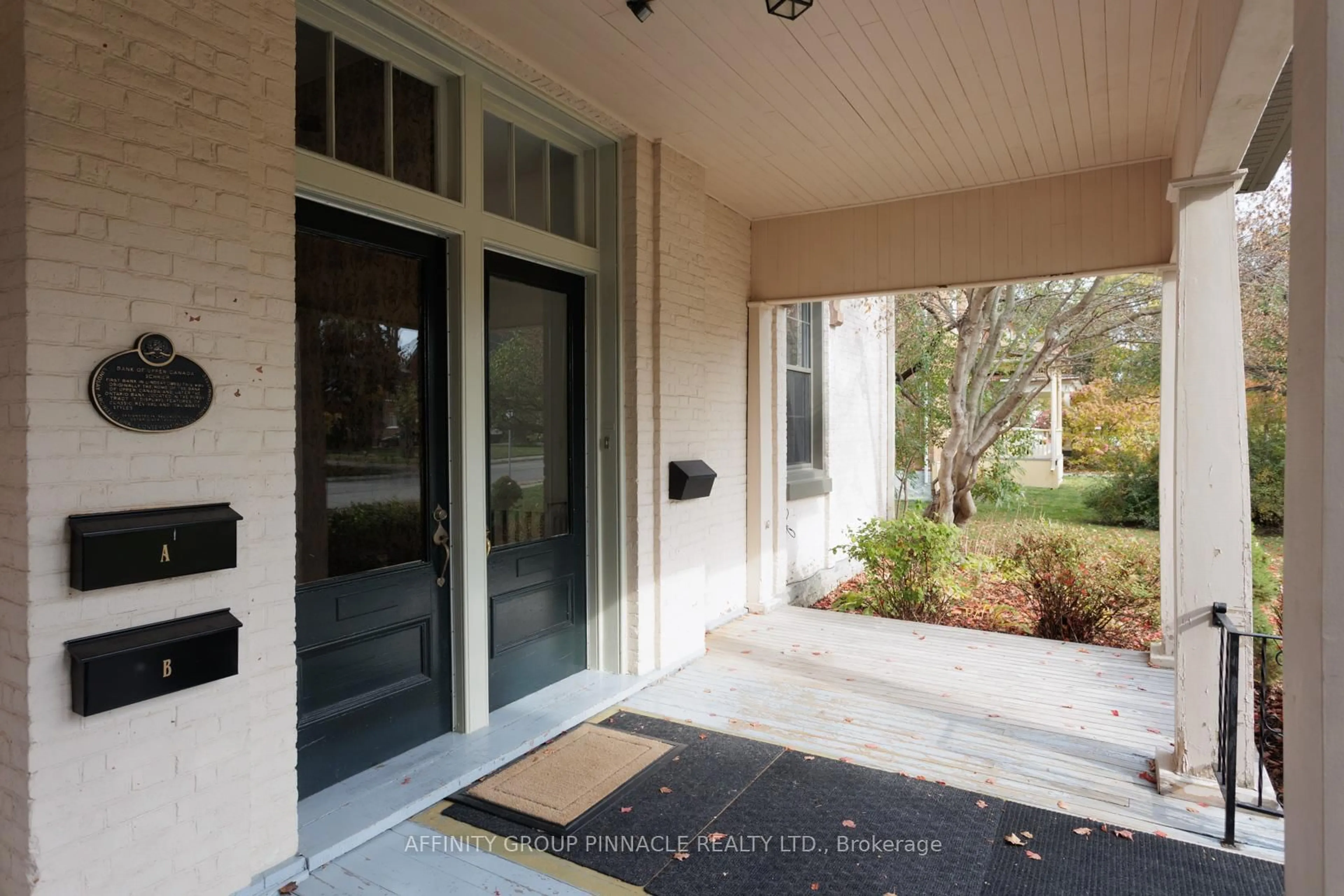 Indoor foyer for 12 Russell St, Kawartha Lakes Ontario K9V 1Z8