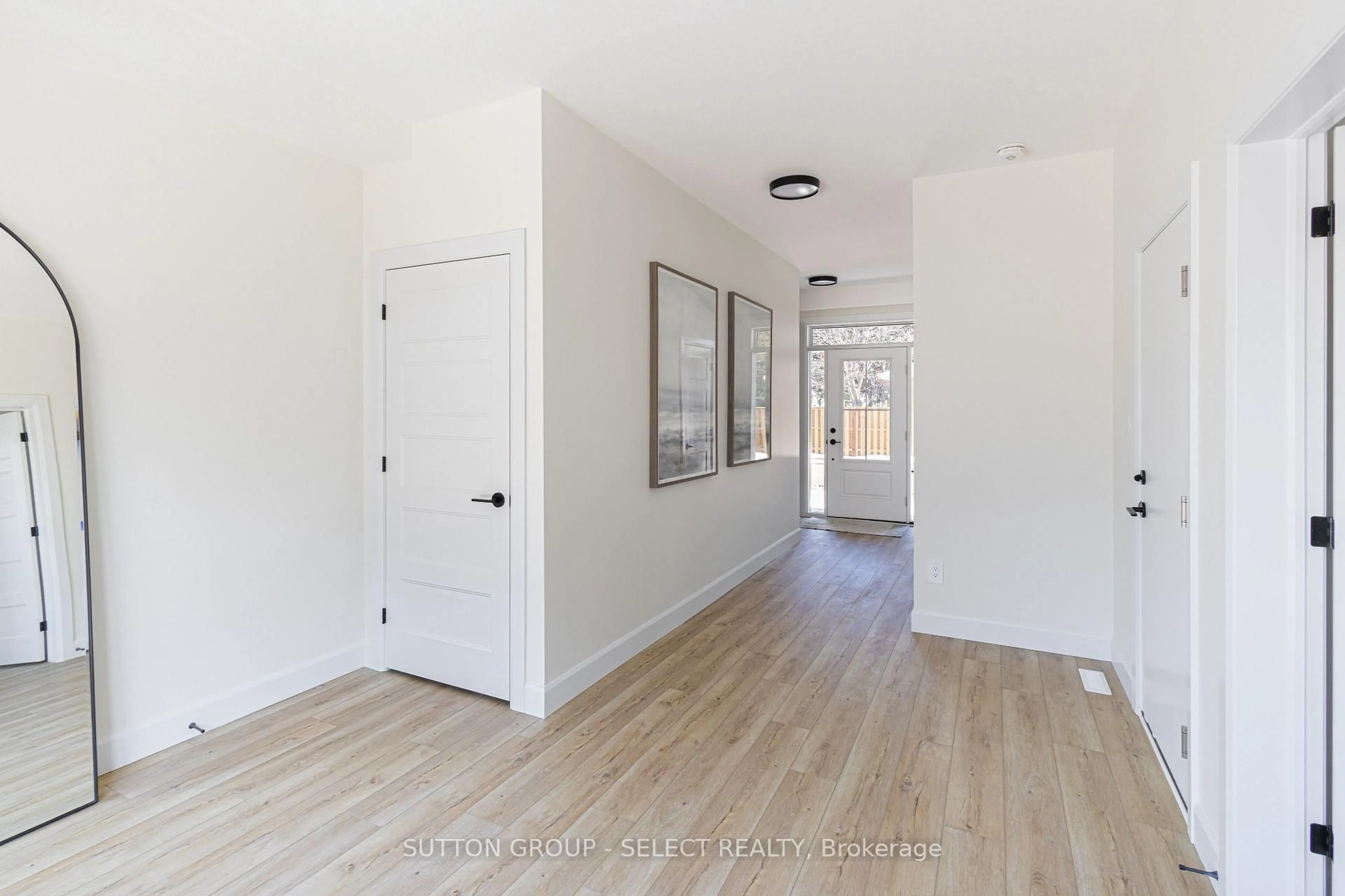 Indoor entryway for 233 Upper Queen St #2, Thames Centre Ontario N0M 2P0