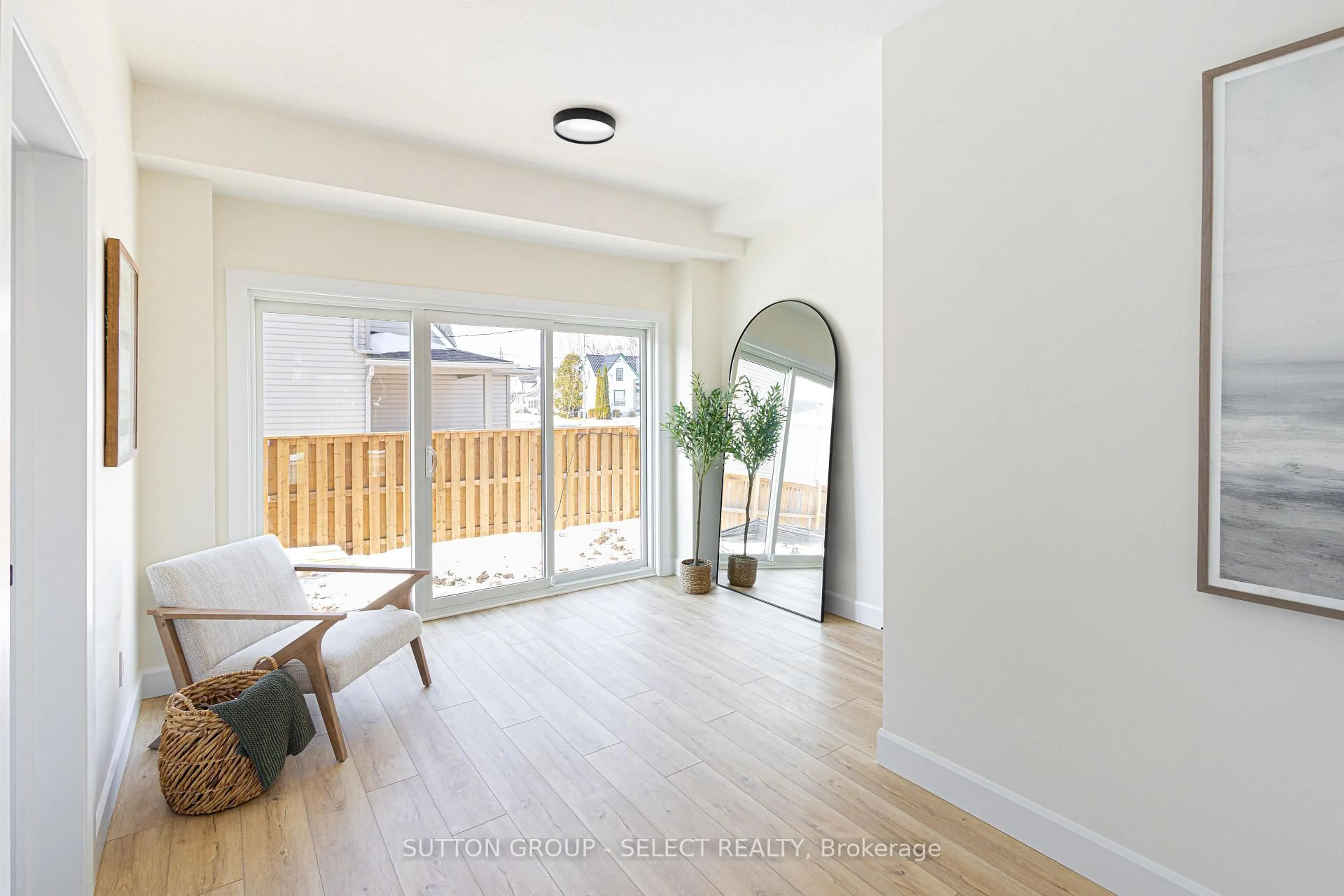 Indoor entryway for 233 Upper Queen St #2, Thames Centre Ontario N0M 2P0