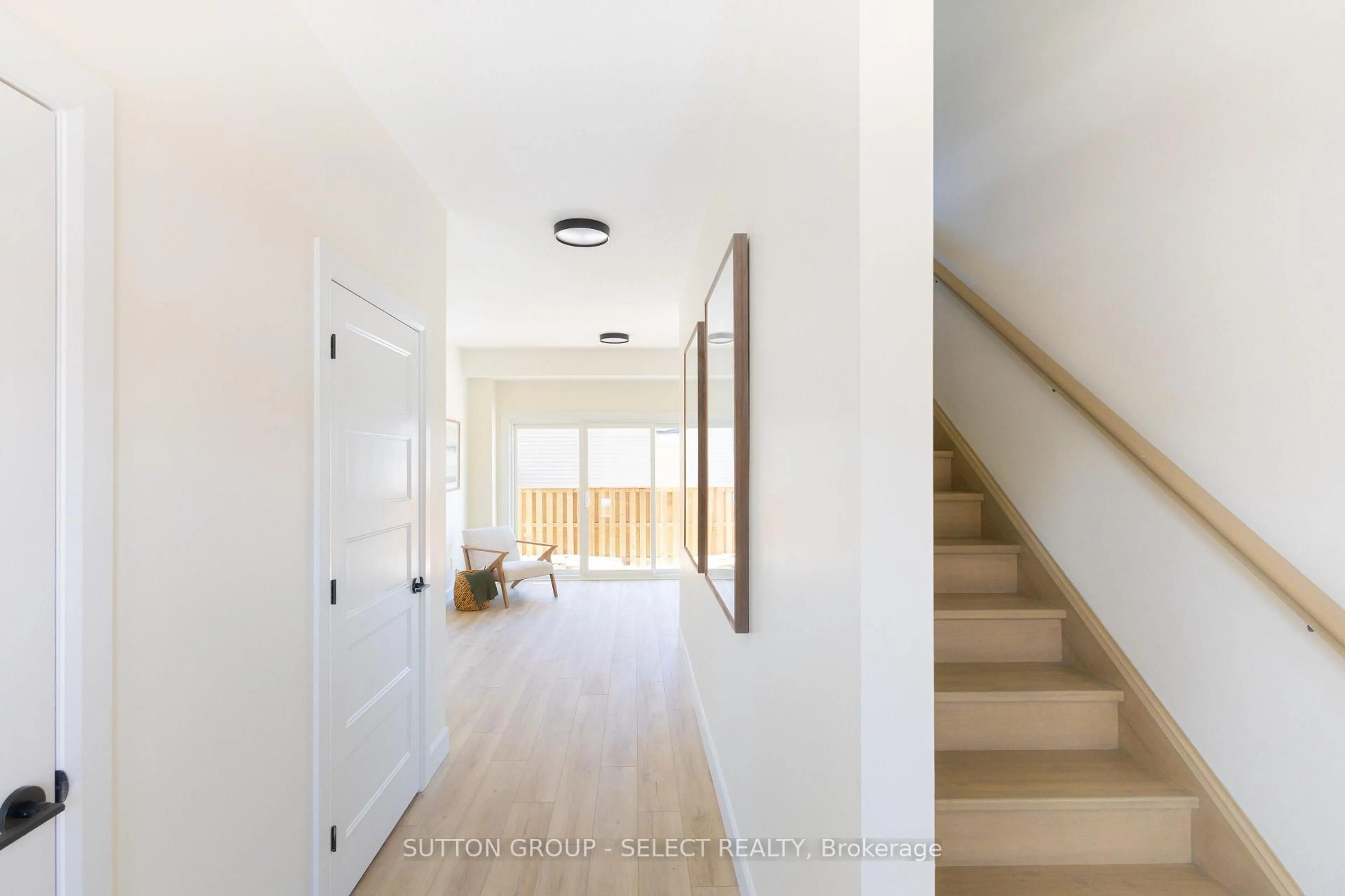 Indoor entryway for 233 Upper Queen St #4, Thames Centre Ontario N0M 2P0