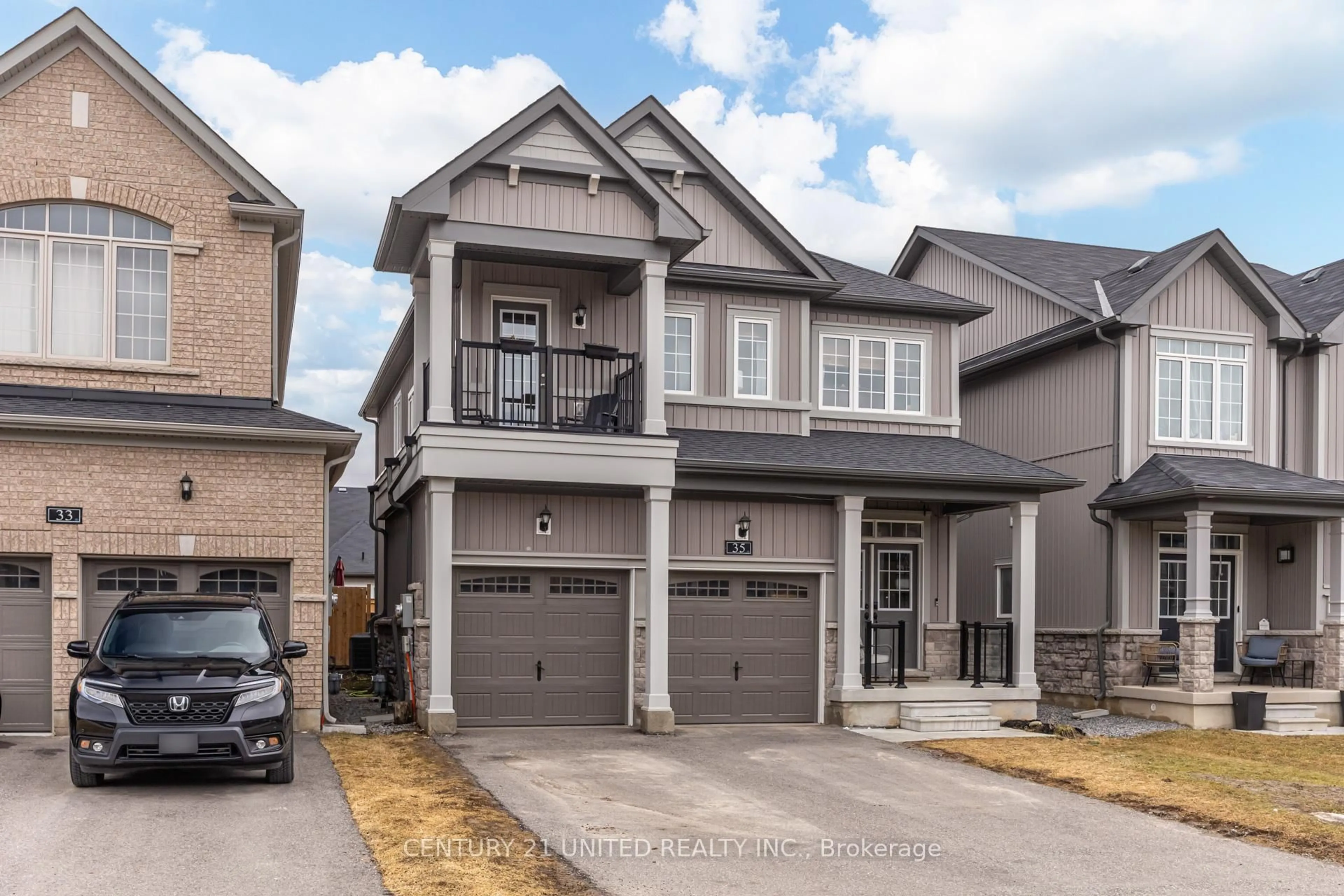 Home with brick exterior material, street for 35 Fernridge Hts, Cavan Monaghan Ontario L0A 1G0