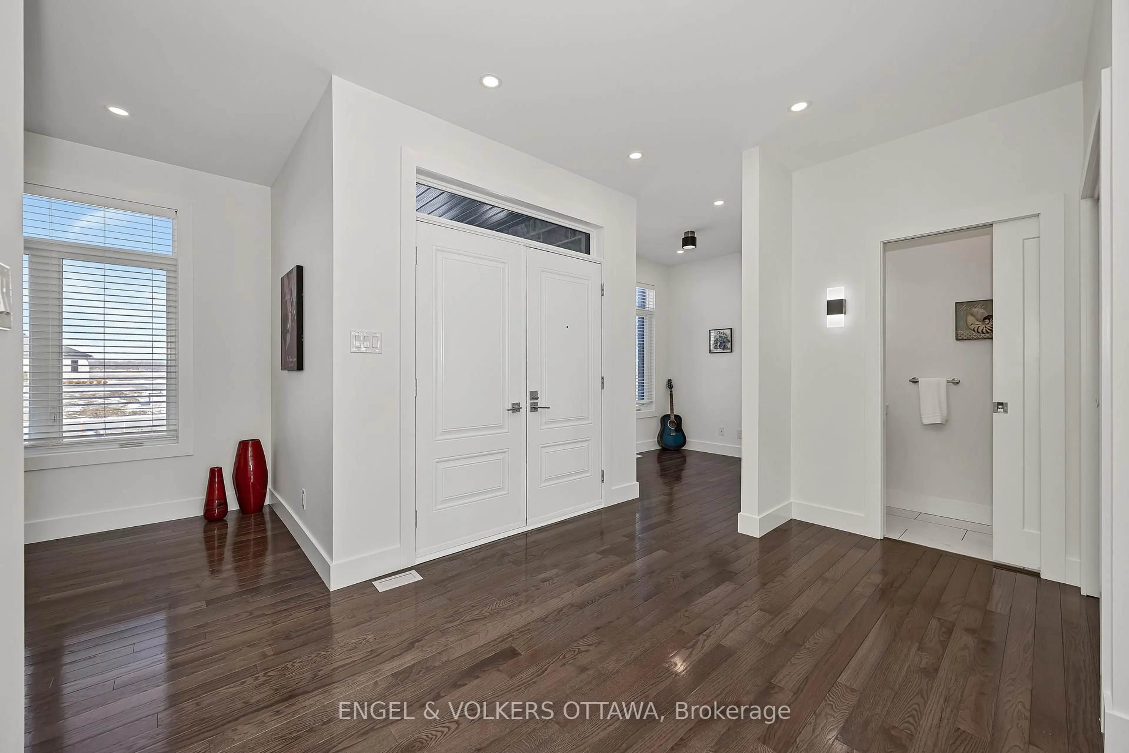 Indoor entryway for 19 Synergy Way, Ottawa Ontario K2W 0K3