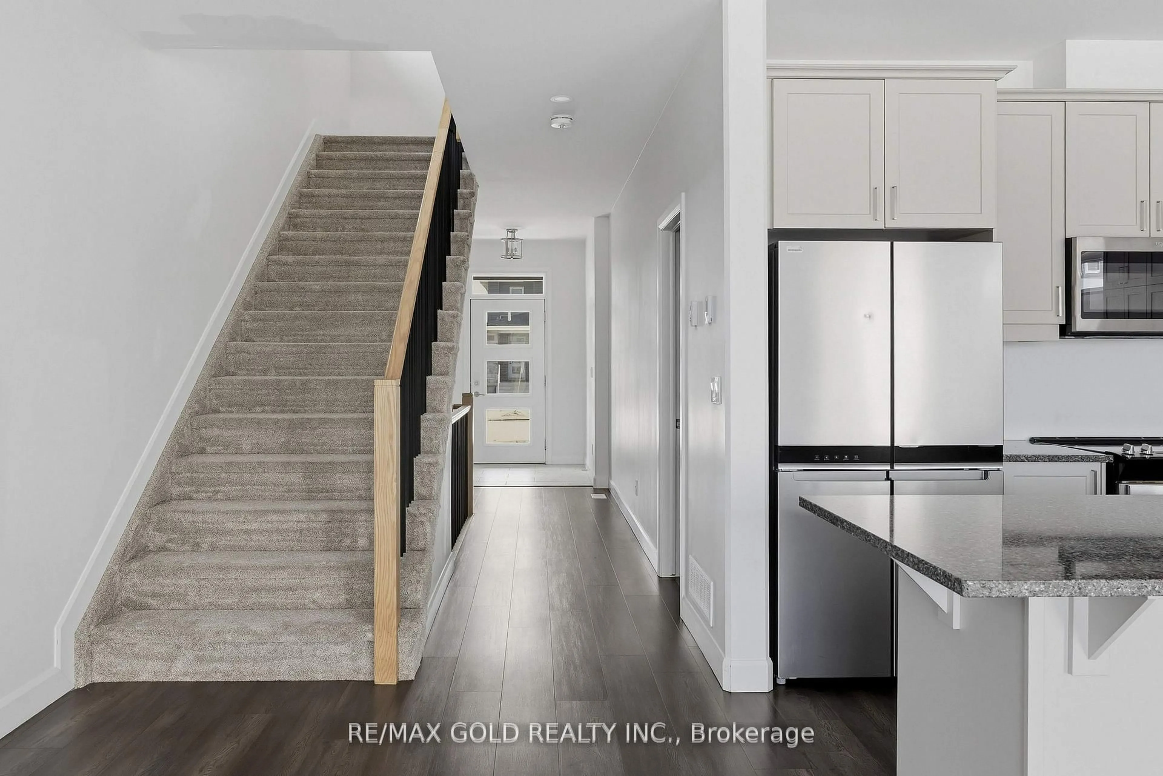 Indoor entryway for 33 Walden Pond Dr, Loyalist Ontario K7N 0E7