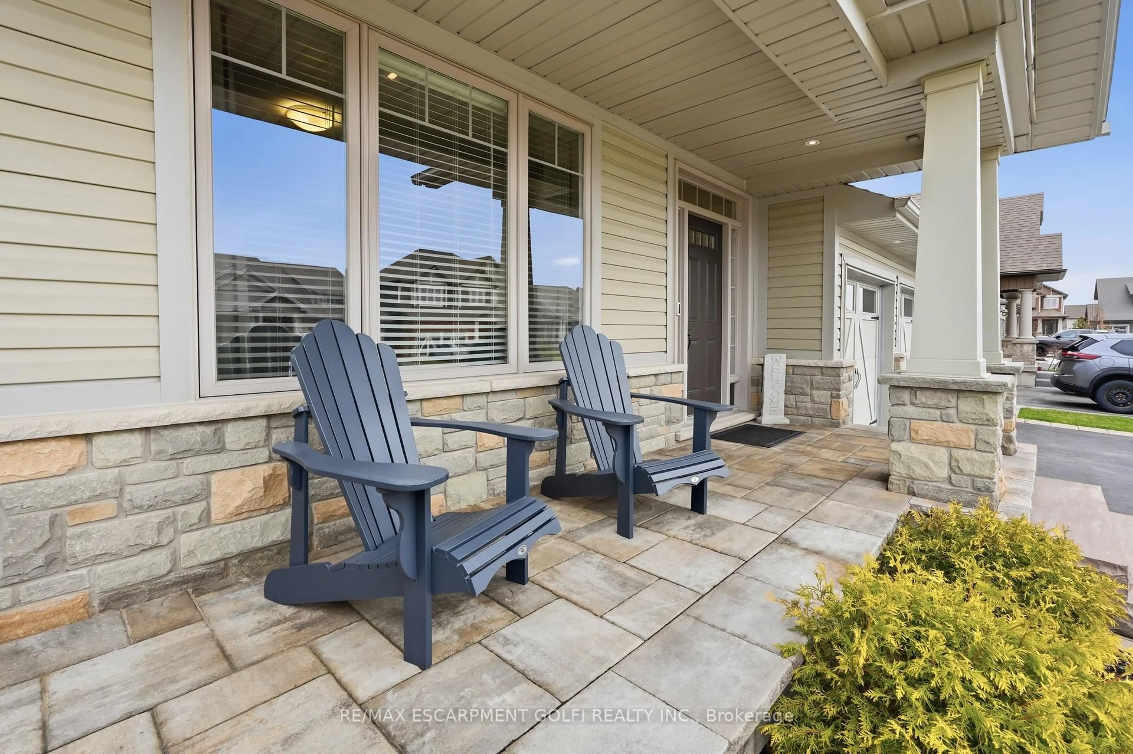 Patio, street for 94 Anastasia Blvd, West Lincoln Ontario L0R 2A0